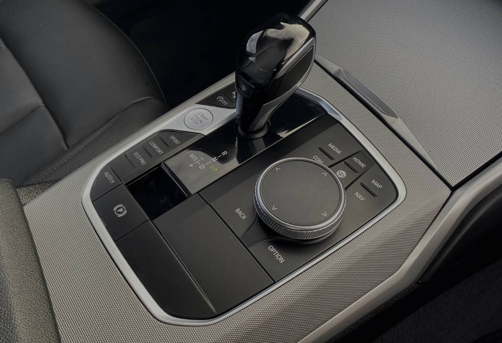 BMW 330i xDrive Touring-image-9