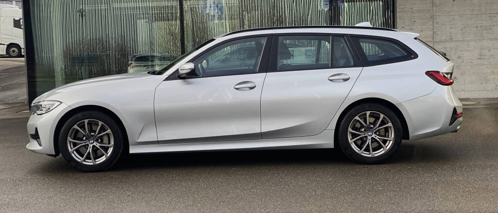 BMW 330i xDrive Touring-image-3