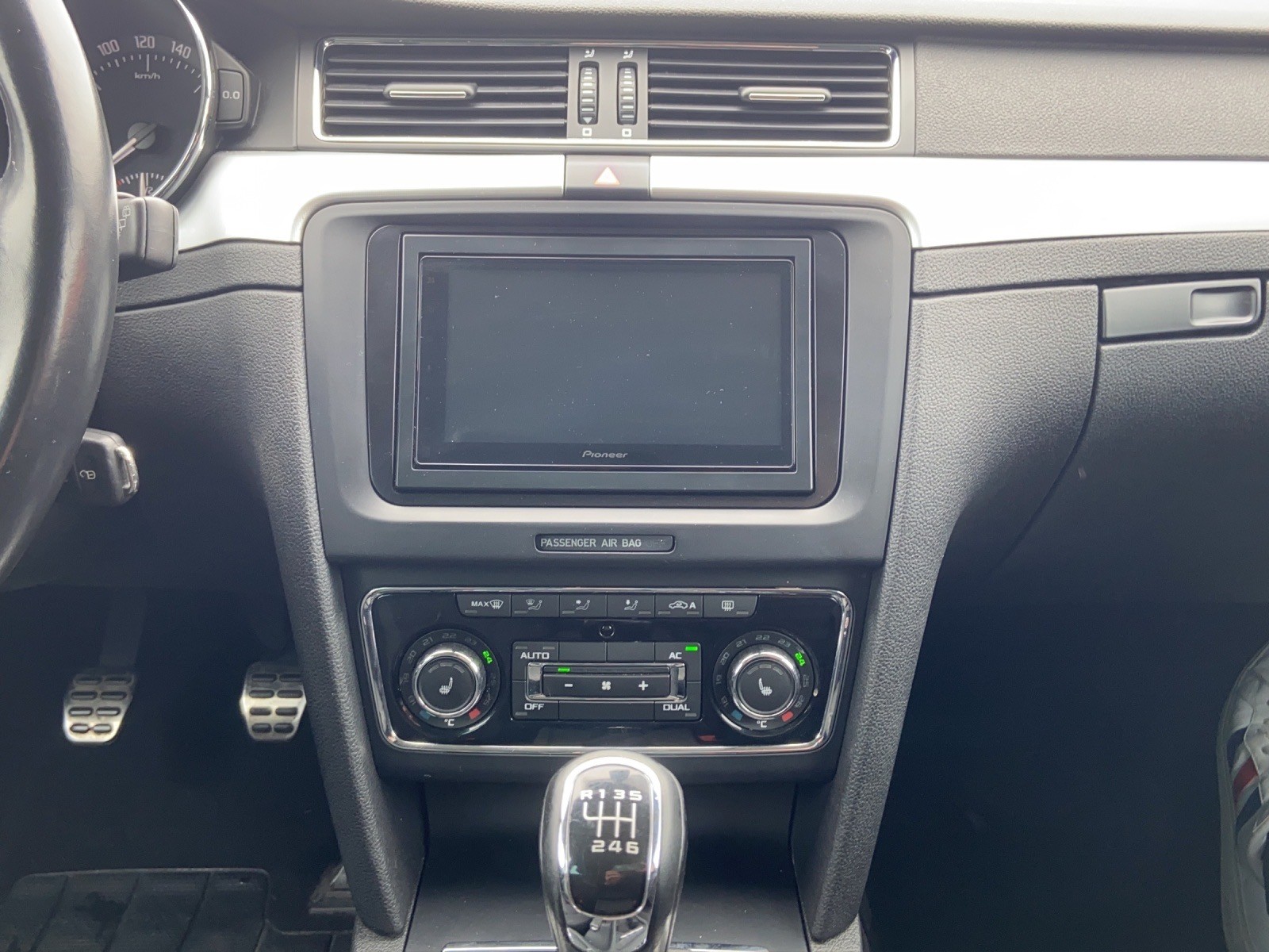 SKODA Superb Combi 1.8 TSI Elegance-image-14