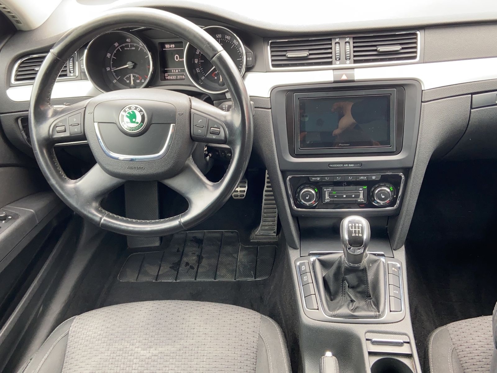 SKODA Superb Combi 1.8 TSI Elegance-image-9