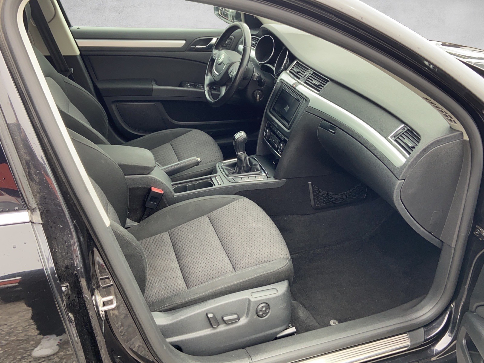 SKODA Superb Combi 1.8 TSI Elegance-image-11