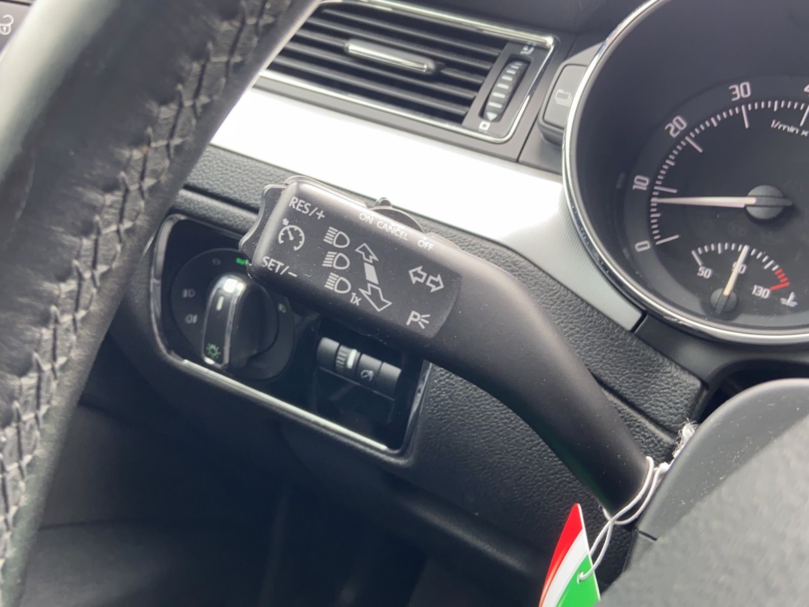 SKODA Superb Combi 1.8 TSI Elegance-image-15