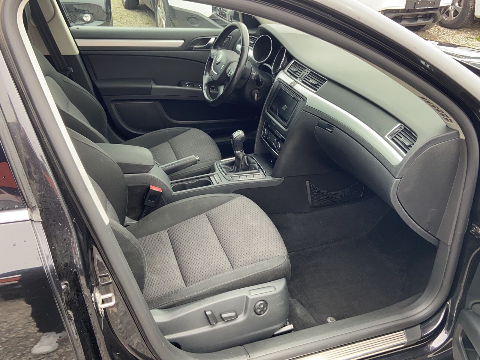 SKODA Superb Combi 1.8 TSI Elegance-image-10