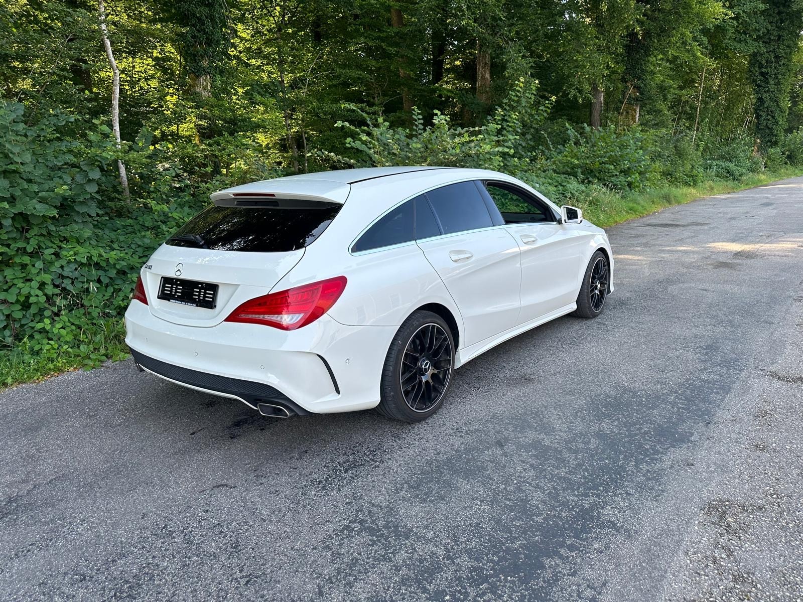 MERCEDES-BENZ CLA Shooting Brake 180 AMG Line 7G-DCT-image-2