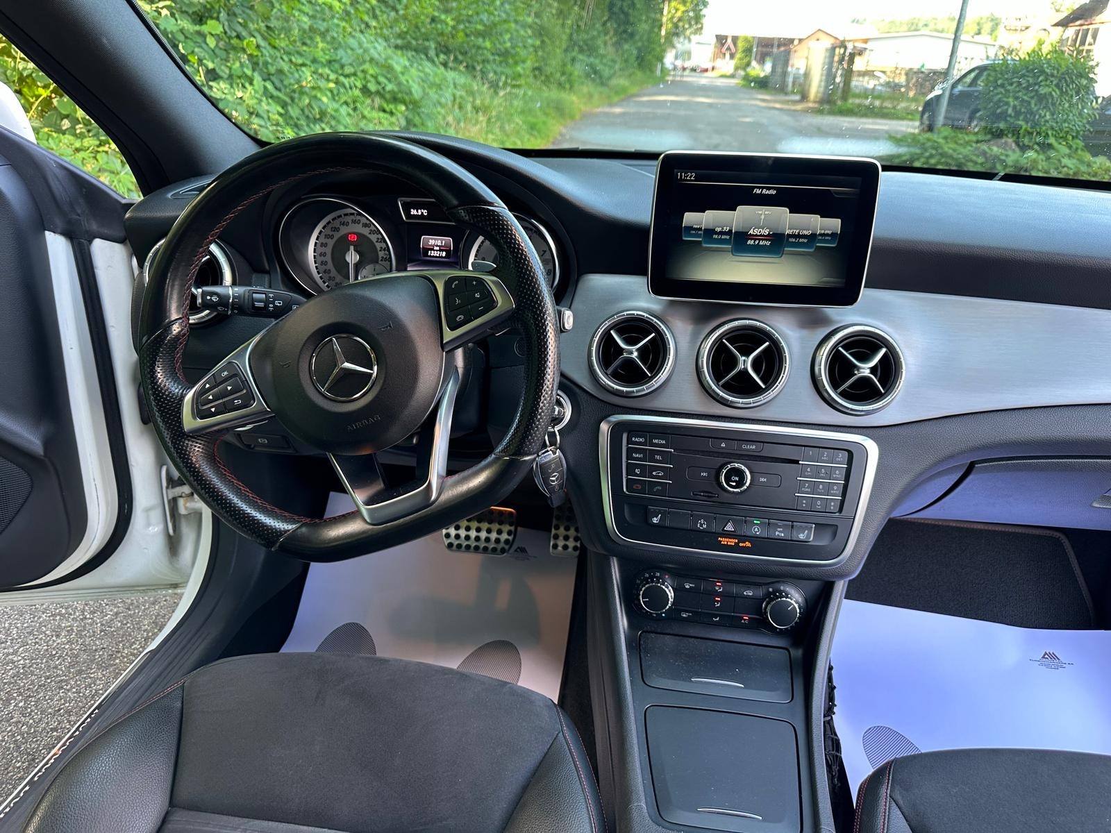 MERCEDES-BENZ CLA Shooting Brake 180 AMG Line 7G-DCT-image-7