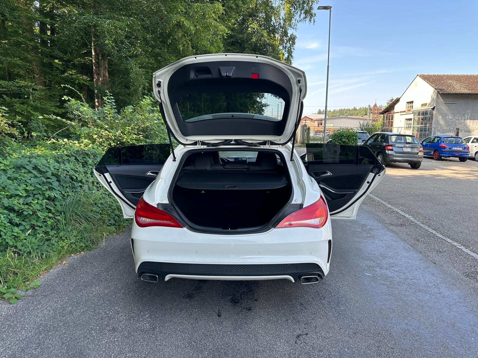 MERCEDES-BENZ CLA Shooting Brake 180 AMG Line 7G-DCT-image-6