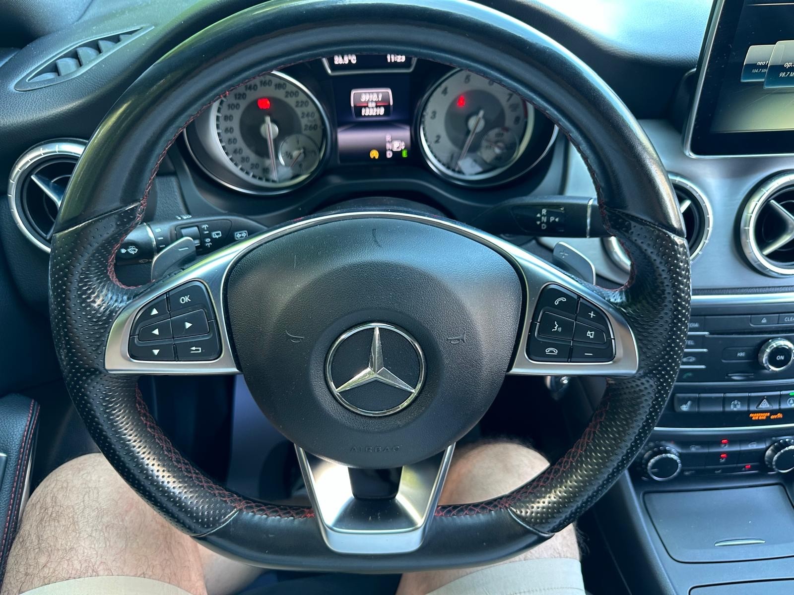 MERCEDES-BENZ CLA Shooting Brake 180 AMG Line 7G-DCT-image-12