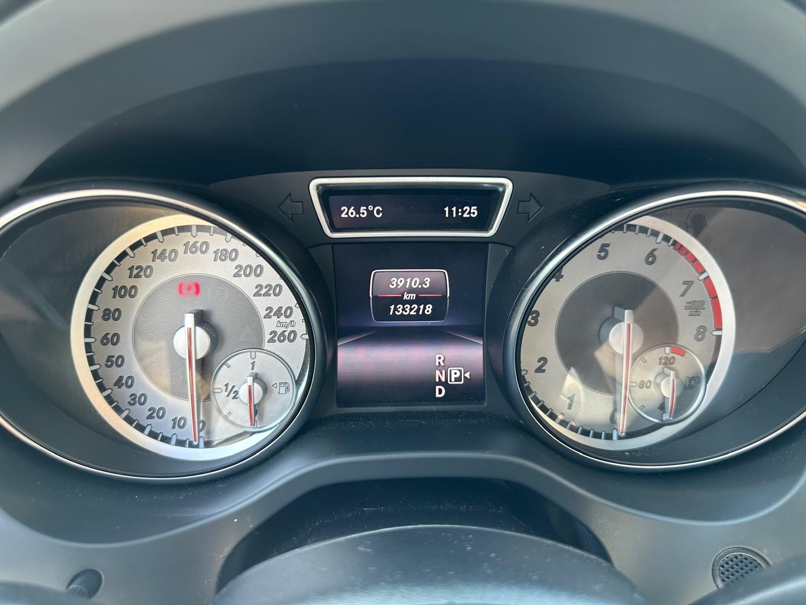 MERCEDES-BENZ CLA Shooting Brake 180 AMG Line 7G-DCT-image-13