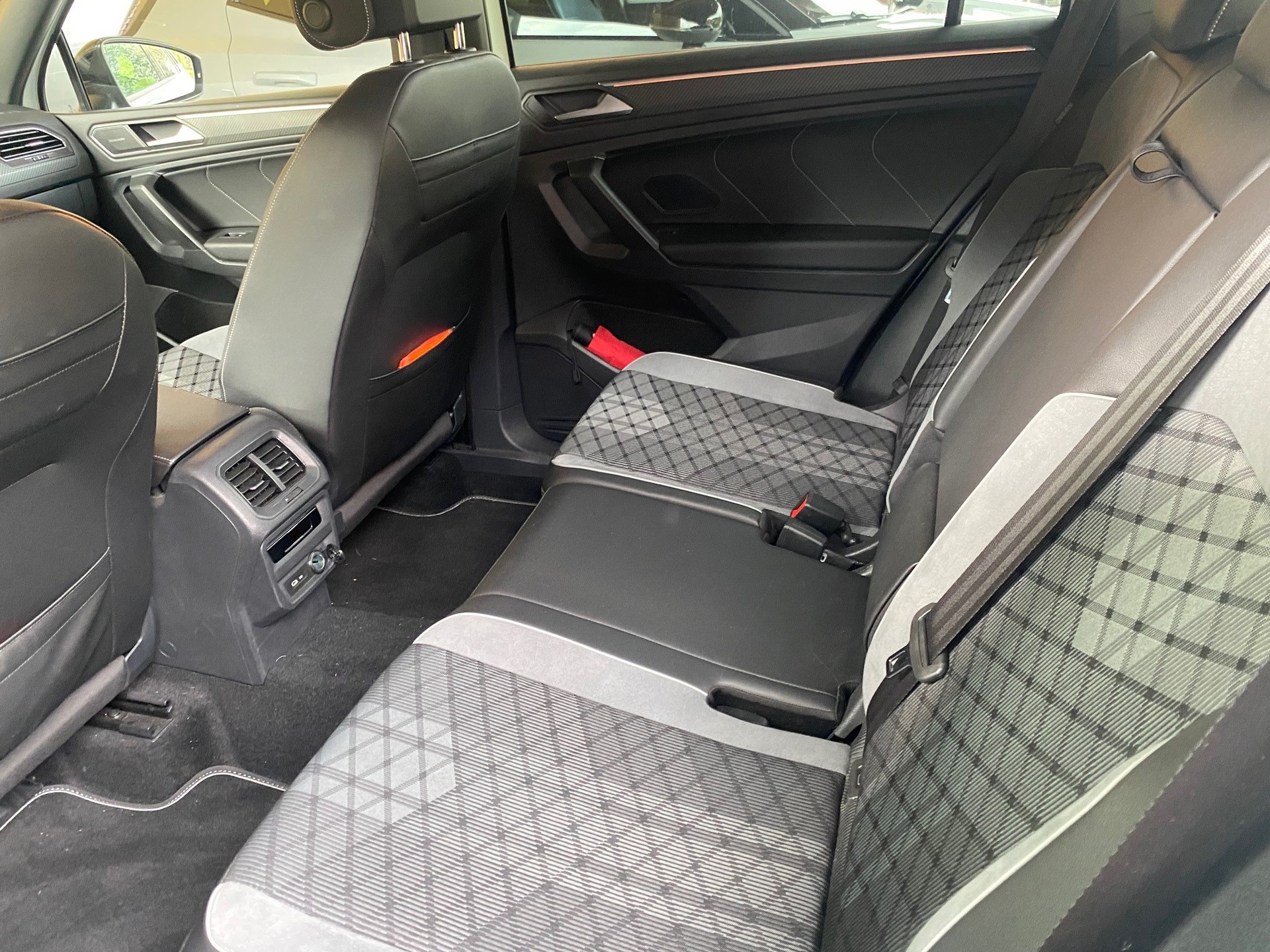 VW Tiguan Allspace 2.0TSI R-Line 4Motion DSG-image-2