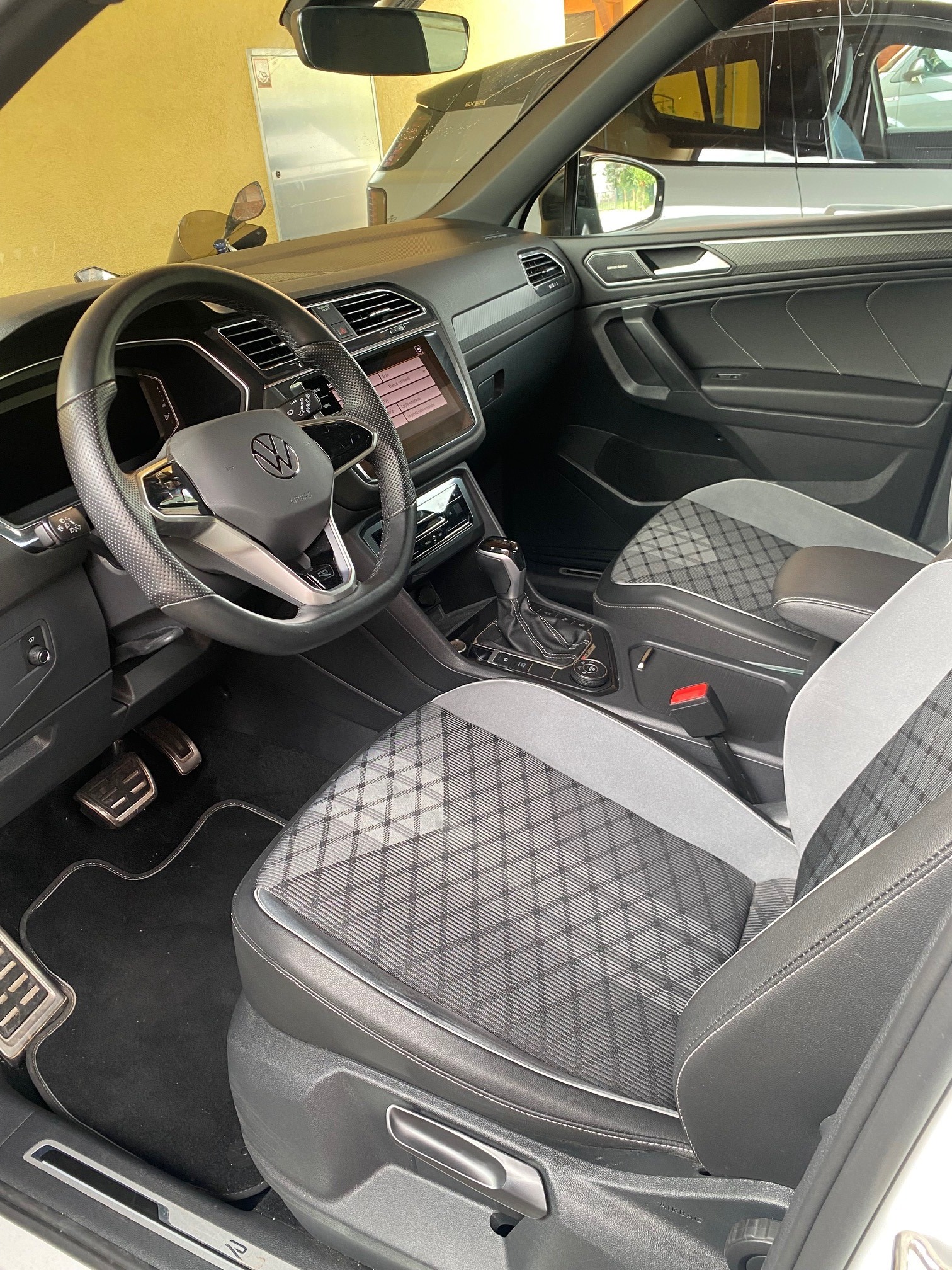 VW Tiguan Allspace 2.0TSI R-Line 4Motion DSG-image-1