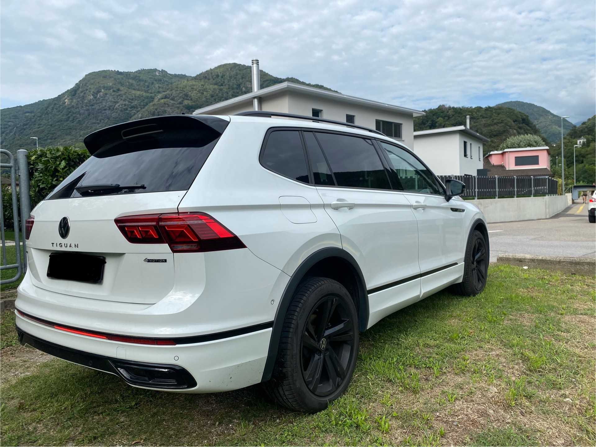 VW Tiguan Allspace 2.0TSI R-Line 4Motion DSG-image-6