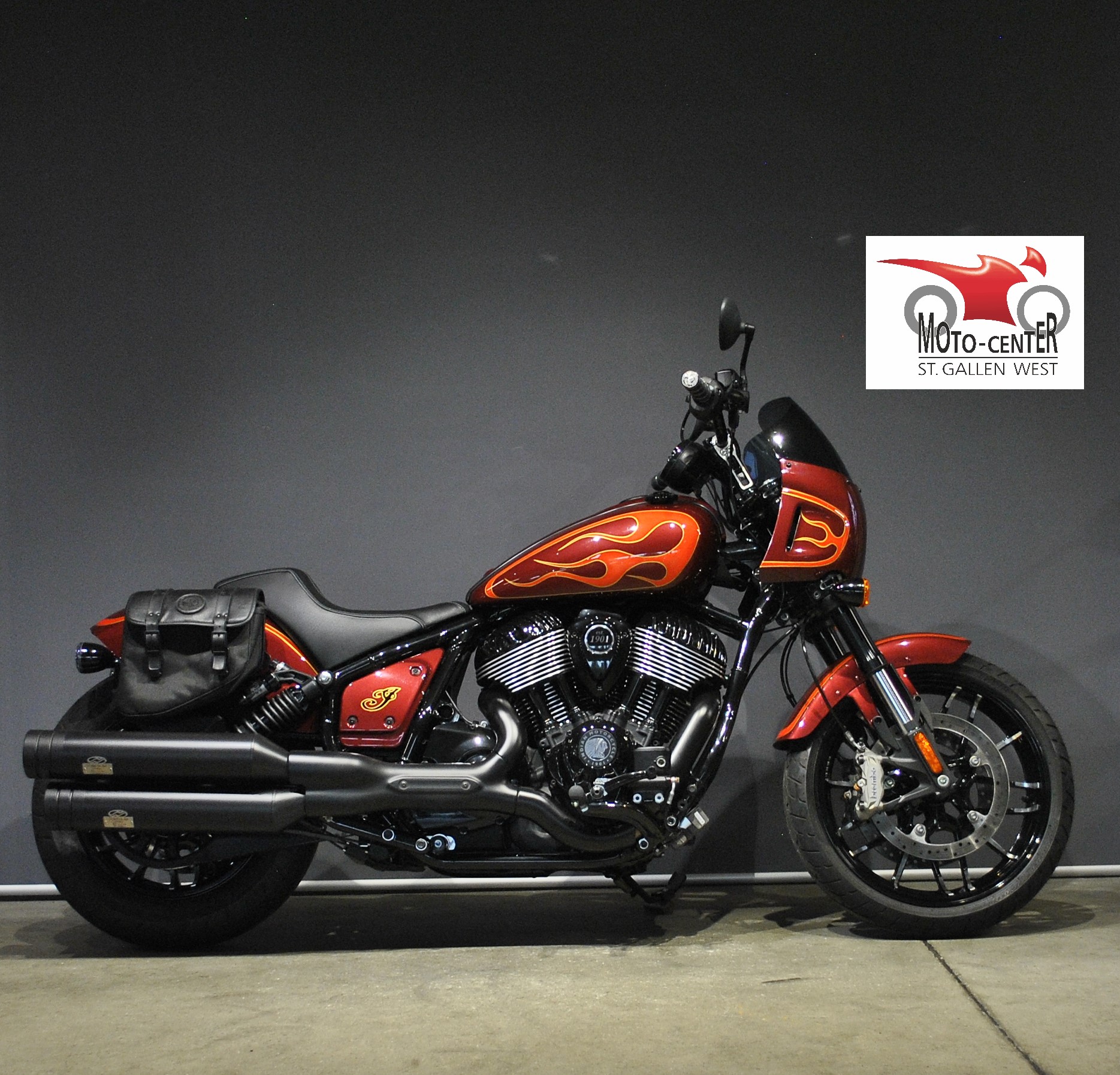 INDIAN Sport Chief-showroom-element-1