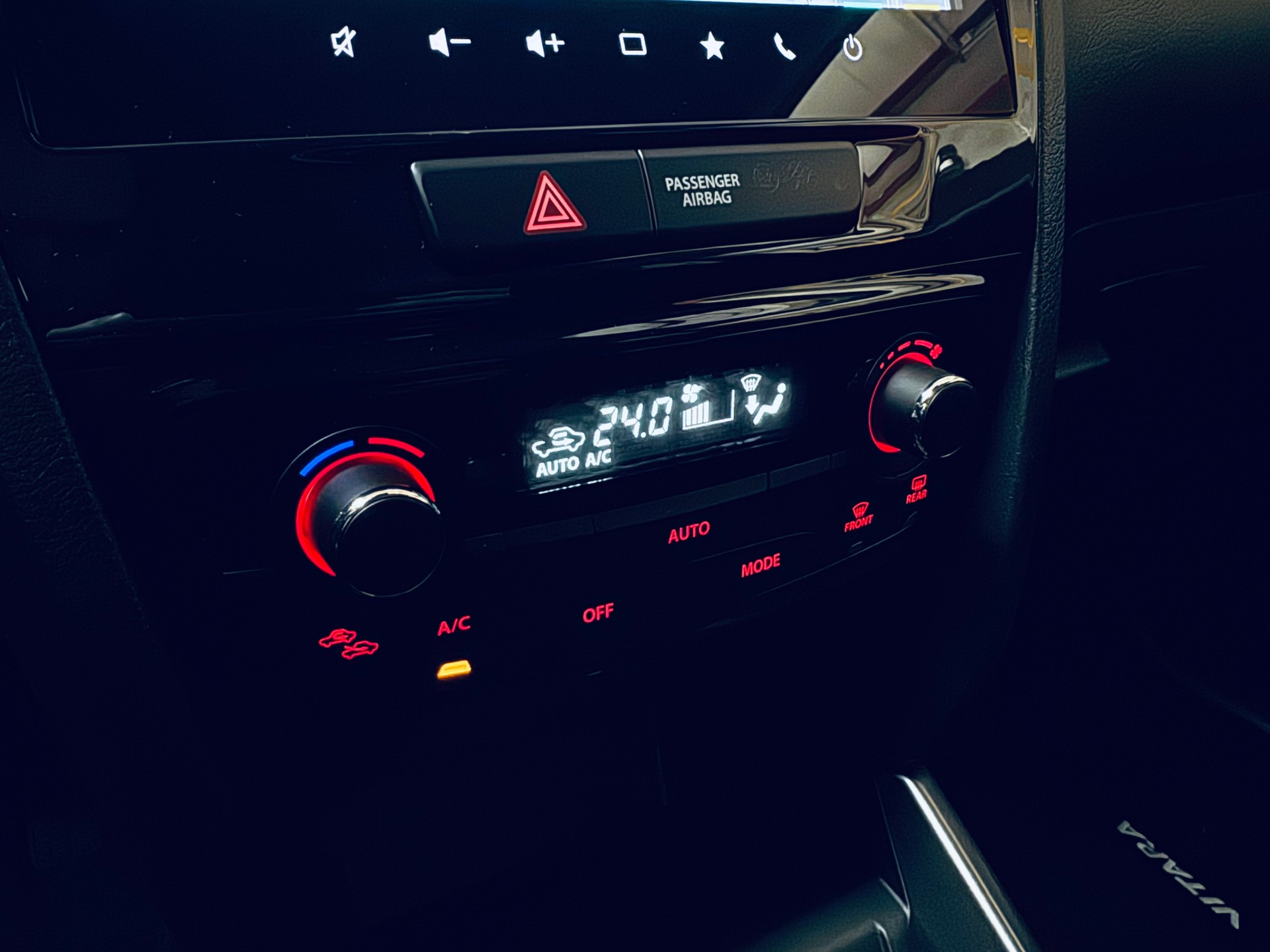 SUZUKI Vitara 1.4 Boosterjet Compact Top 4x4 Hybrid-image-24