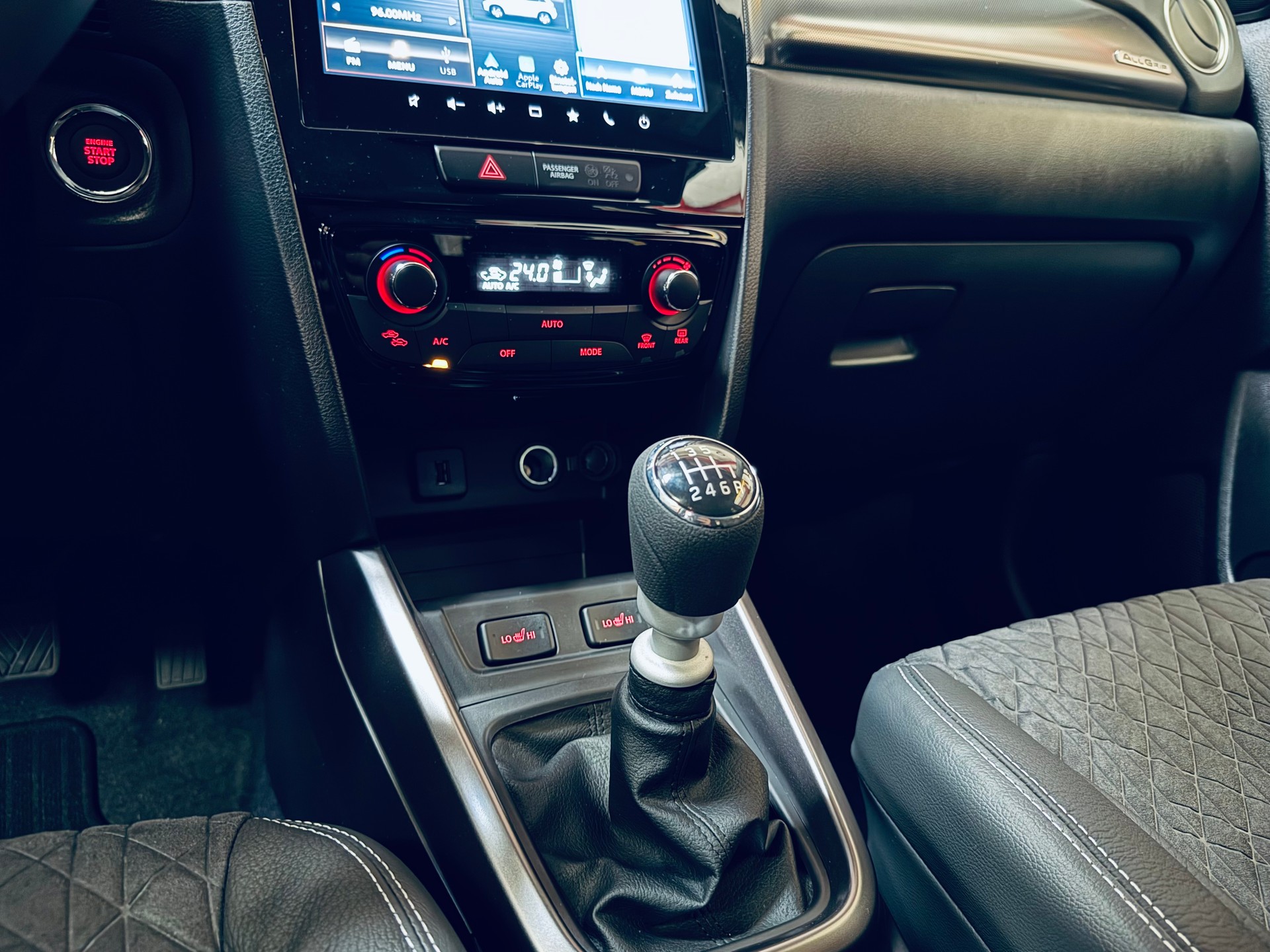 SUZUKI Vitara 1.4 Boosterjet Compact Top 4x4 Hybrid-image-17
