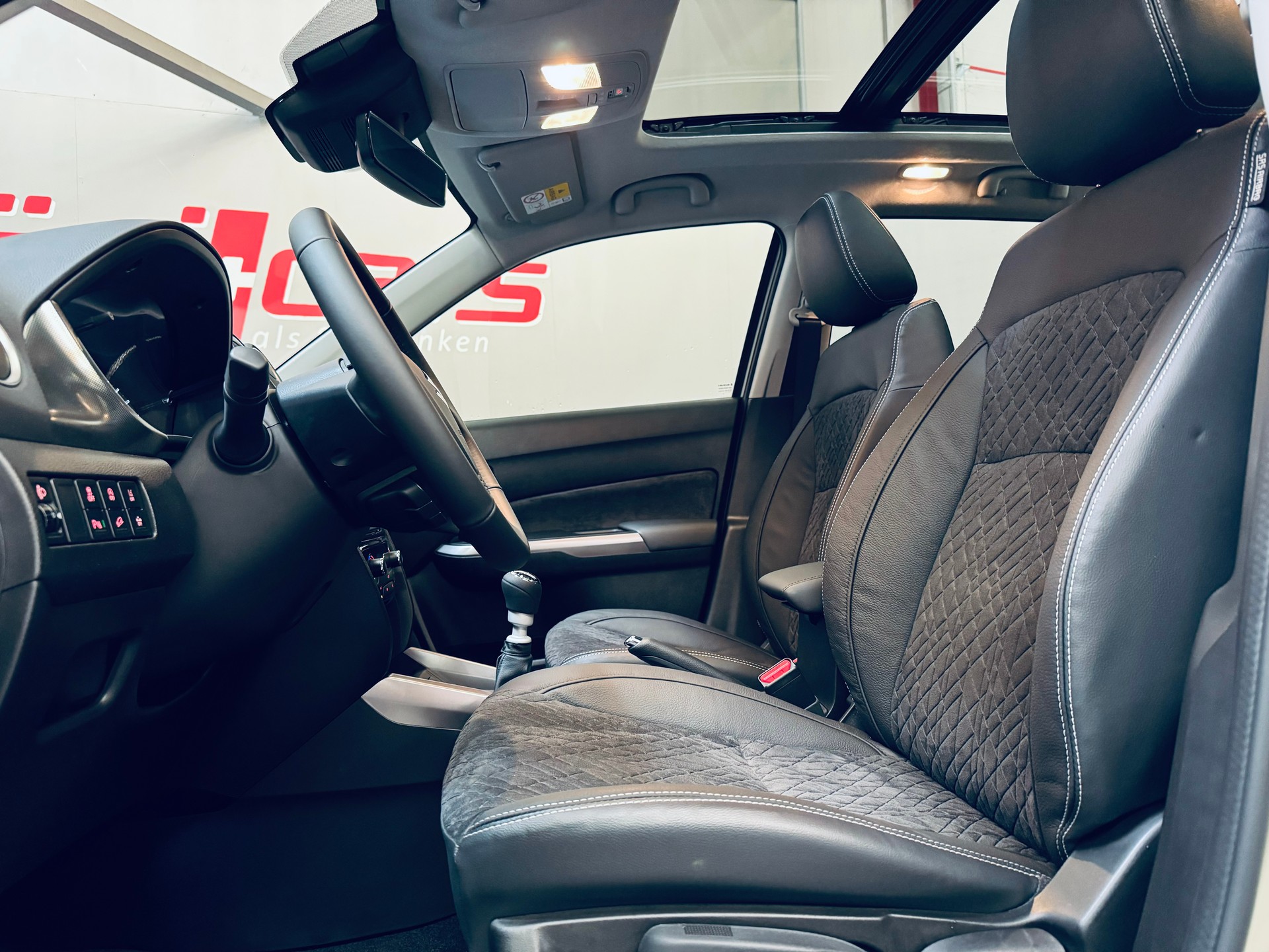 SUZUKI Vitara 1.4 Boosterjet Compact Top 4x4 Hybrid-image-14