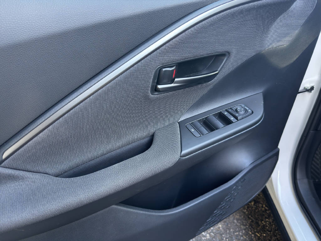 TOYOTA C-HR 2.0 PHEV Swiss Edition-image-4