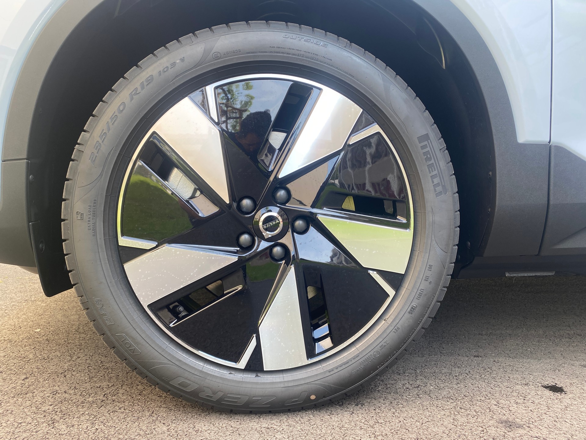 VOLVO EX40 70kWh Single Motor Essential-image-5