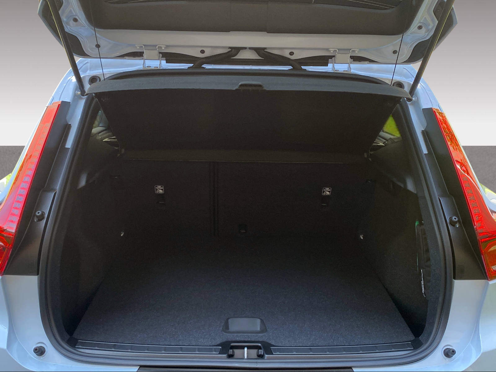 VOLVO EX40 70kWh Single Motor Essential-image-16