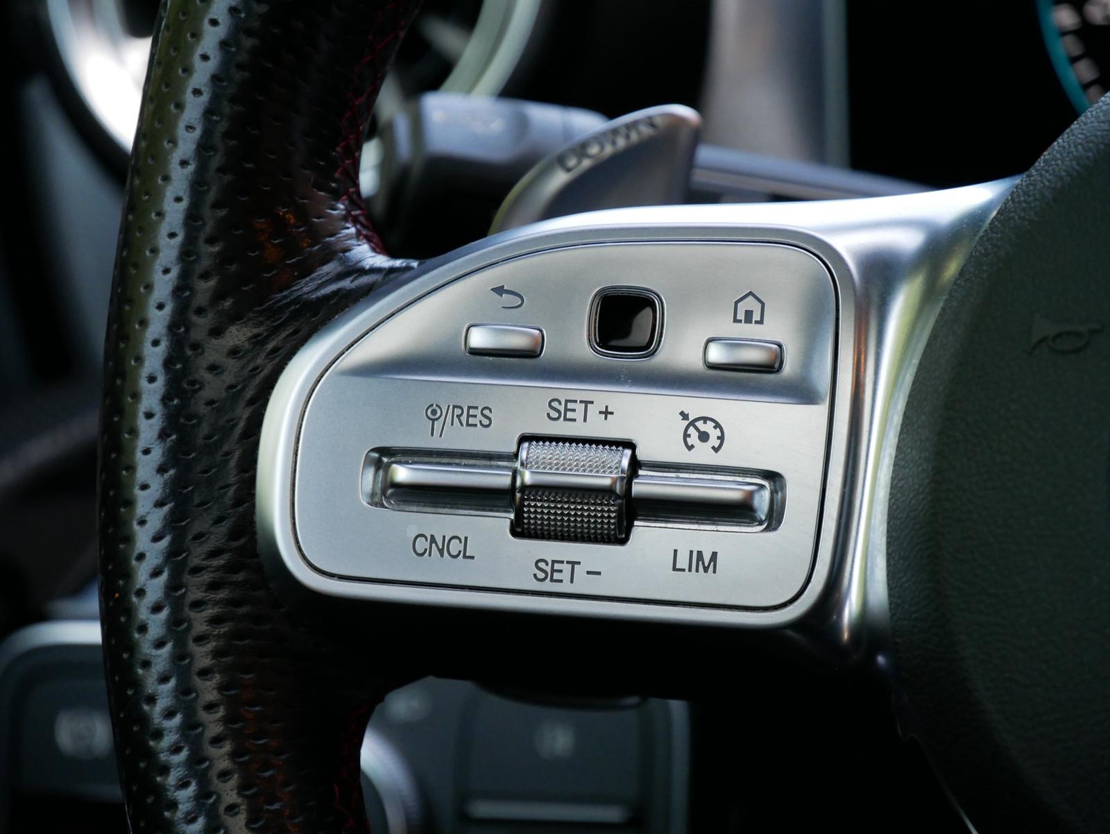 MERCEDES-BENZ A 35 AMG 4Matic Speedshift-image-16