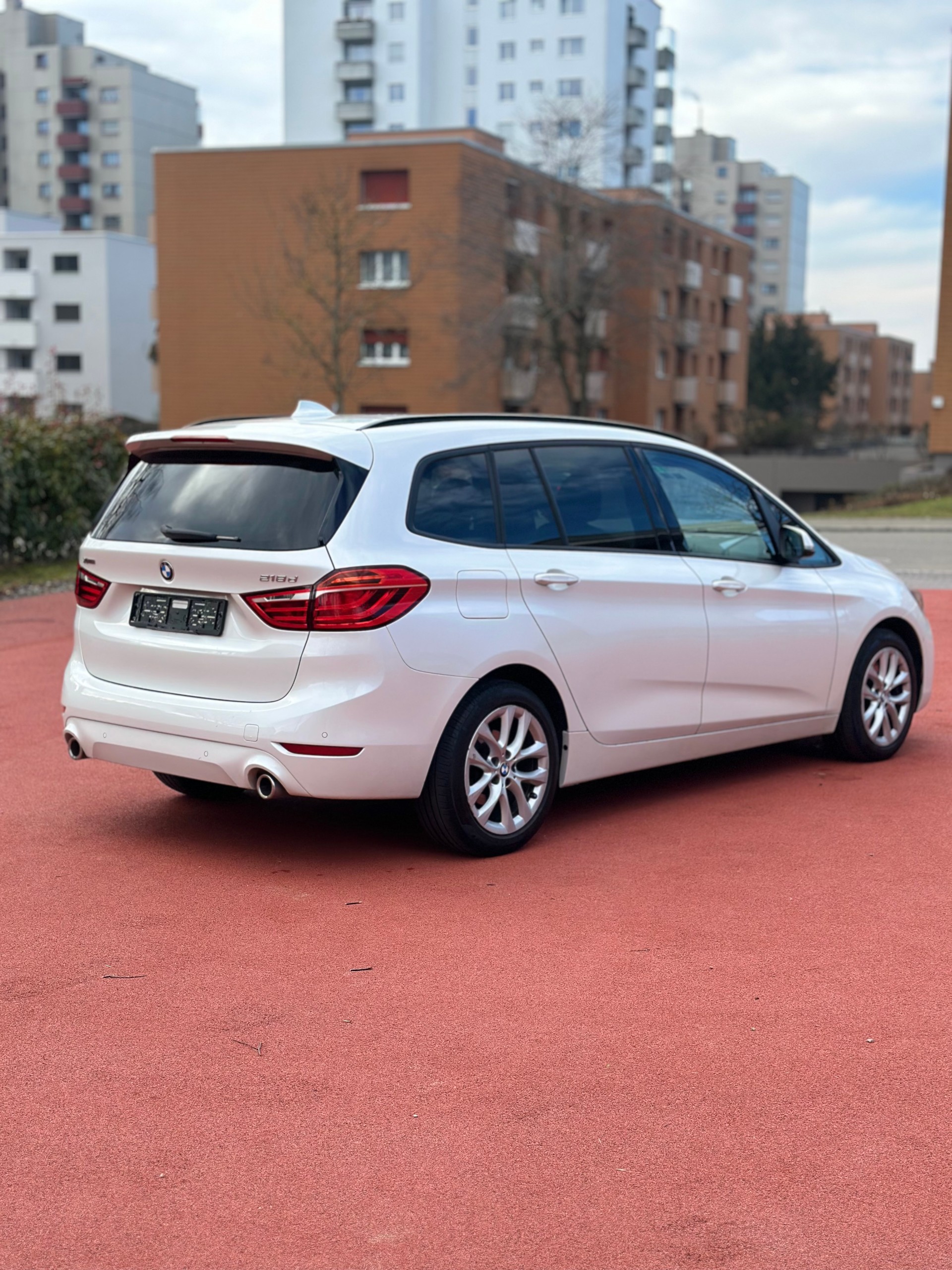 BMW 218d xDrive Gran Tourer Steptronic-image-4
