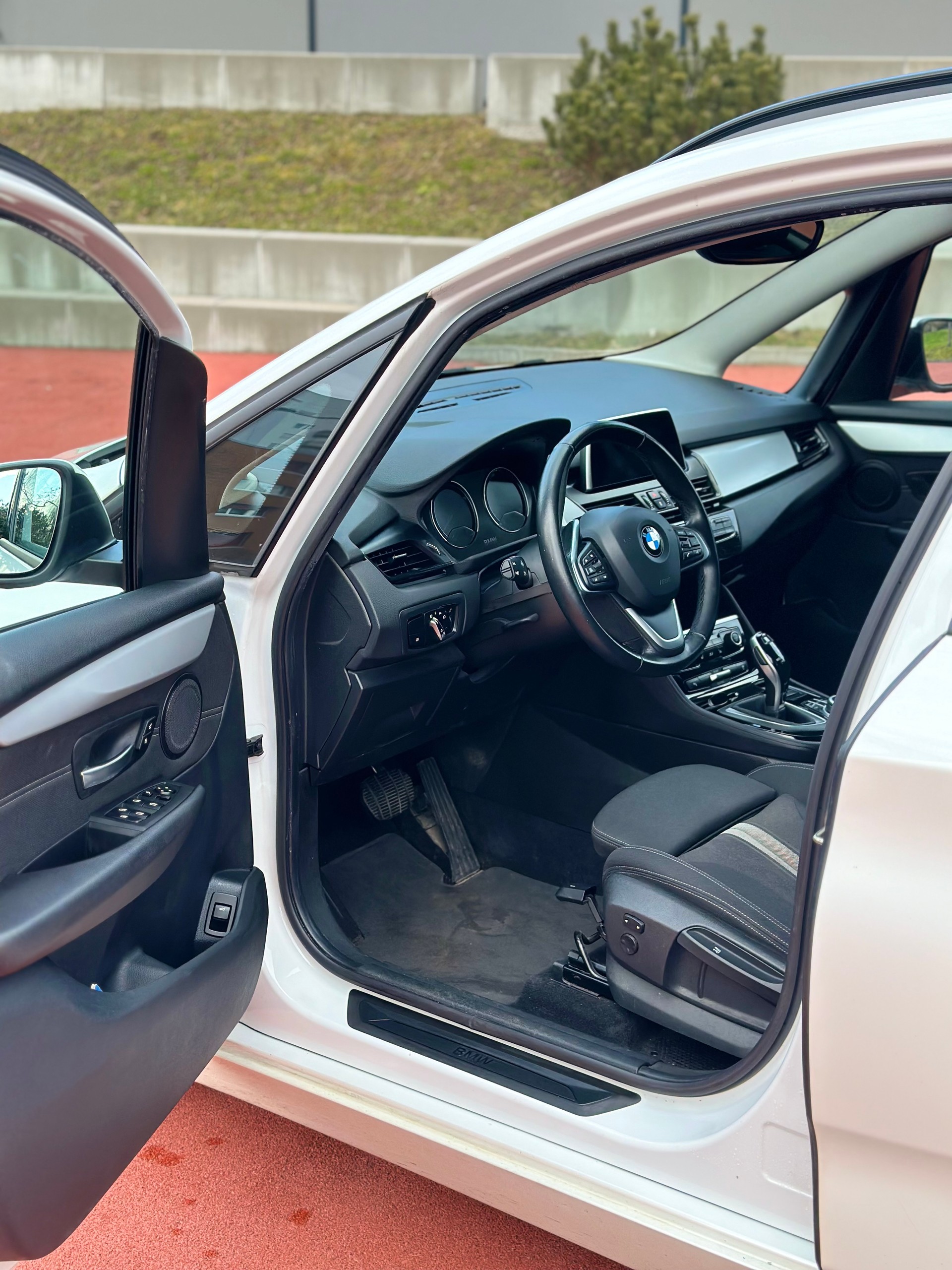 BMW 218d xDrive Gran Tourer Steptronic-image-10