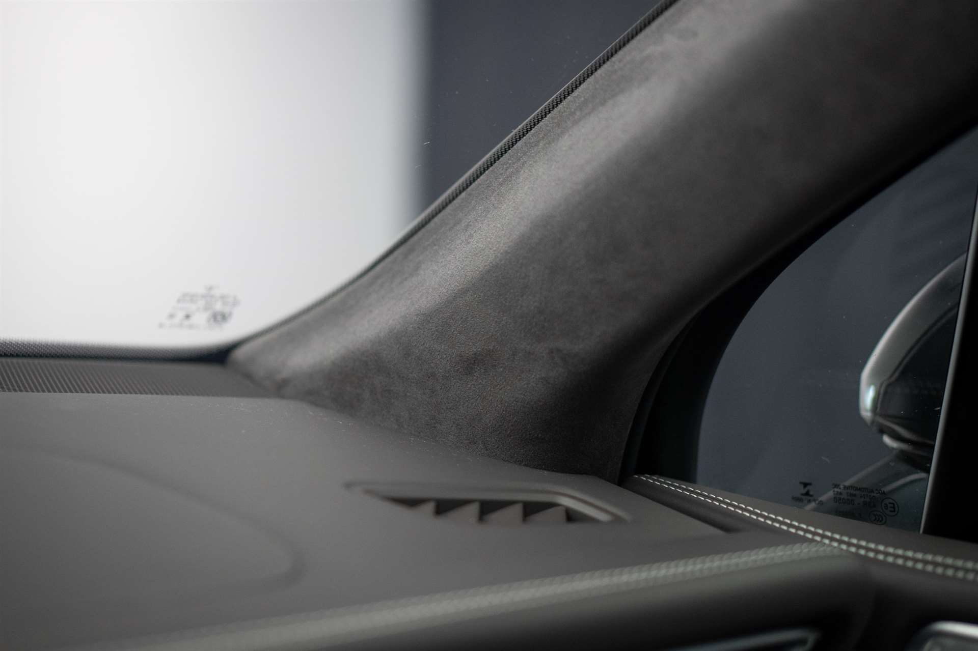 PORSCHE Macan Turbo PDK *CH-Fahrzeug* *Alcantarahimmel* *Panorama* *Chrono*-image-27