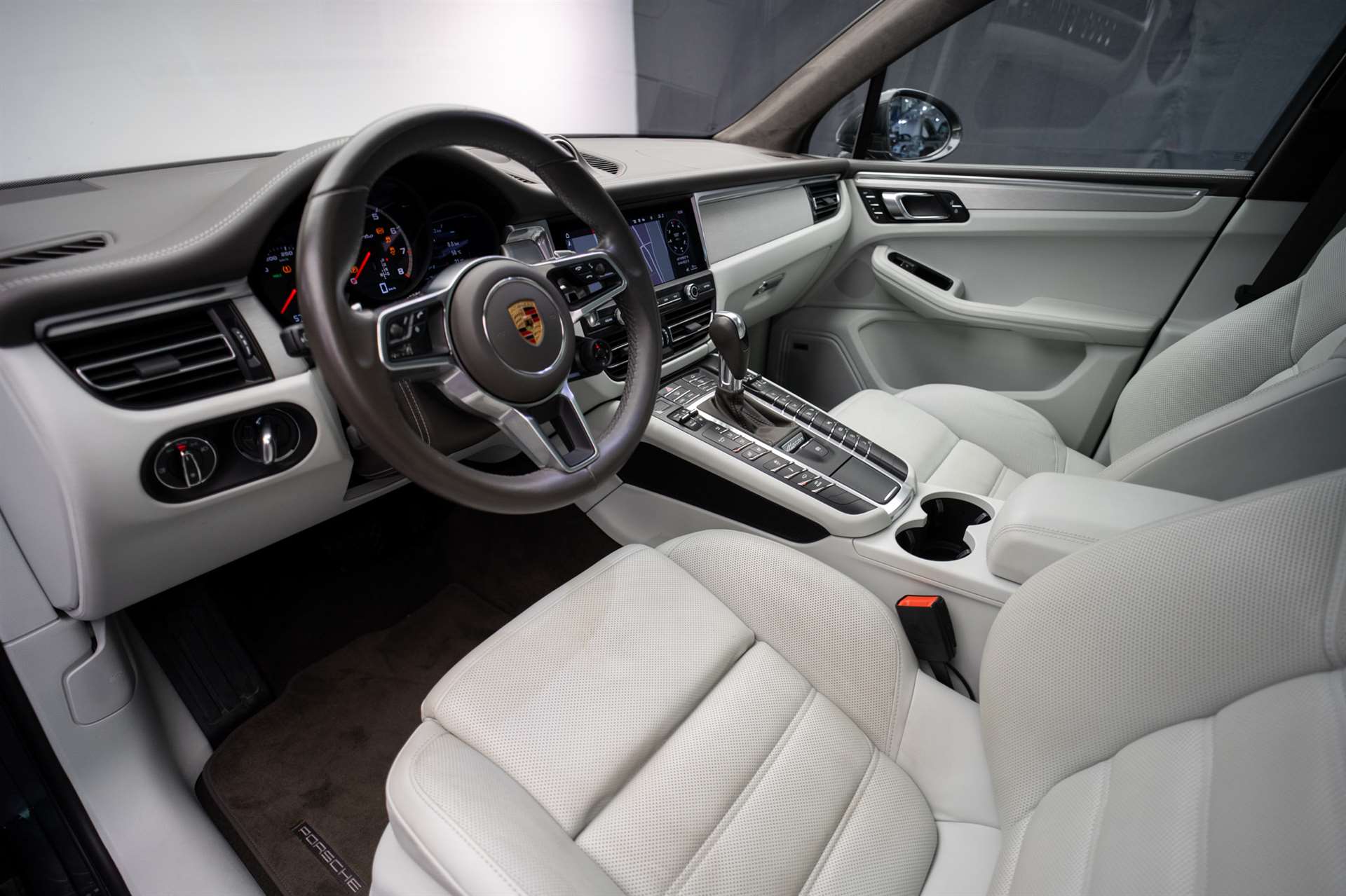 PORSCHE Macan Turbo PDK *CH-Fahrzeug* *Alcantarahimmel* *Panorama* *Chrono*-image-14