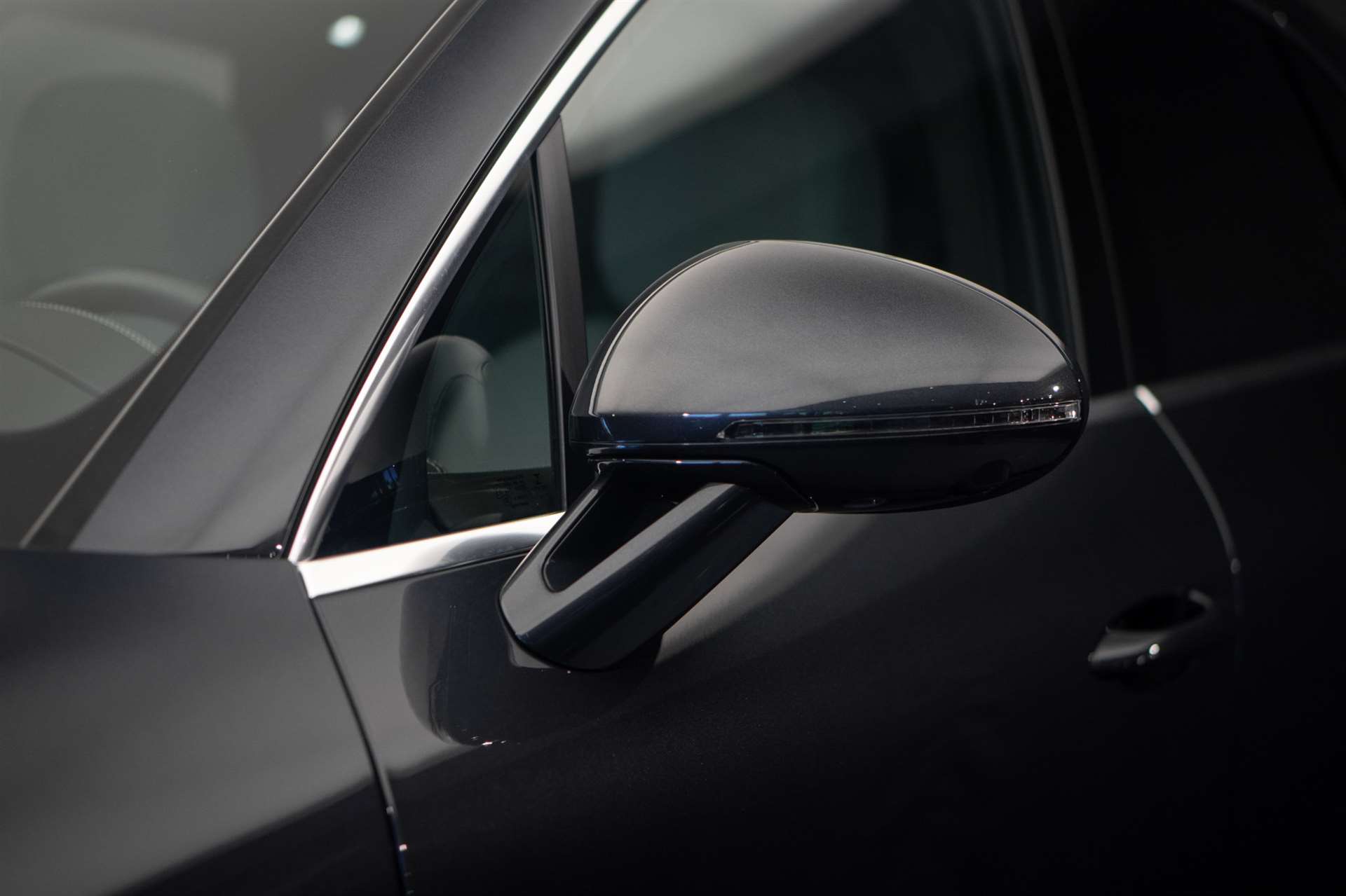 PORSCHE Macan Turbo PDK *CH-Fahrzeug* *Alcantarahimmel* *Panorama* *Chrono*-image-9