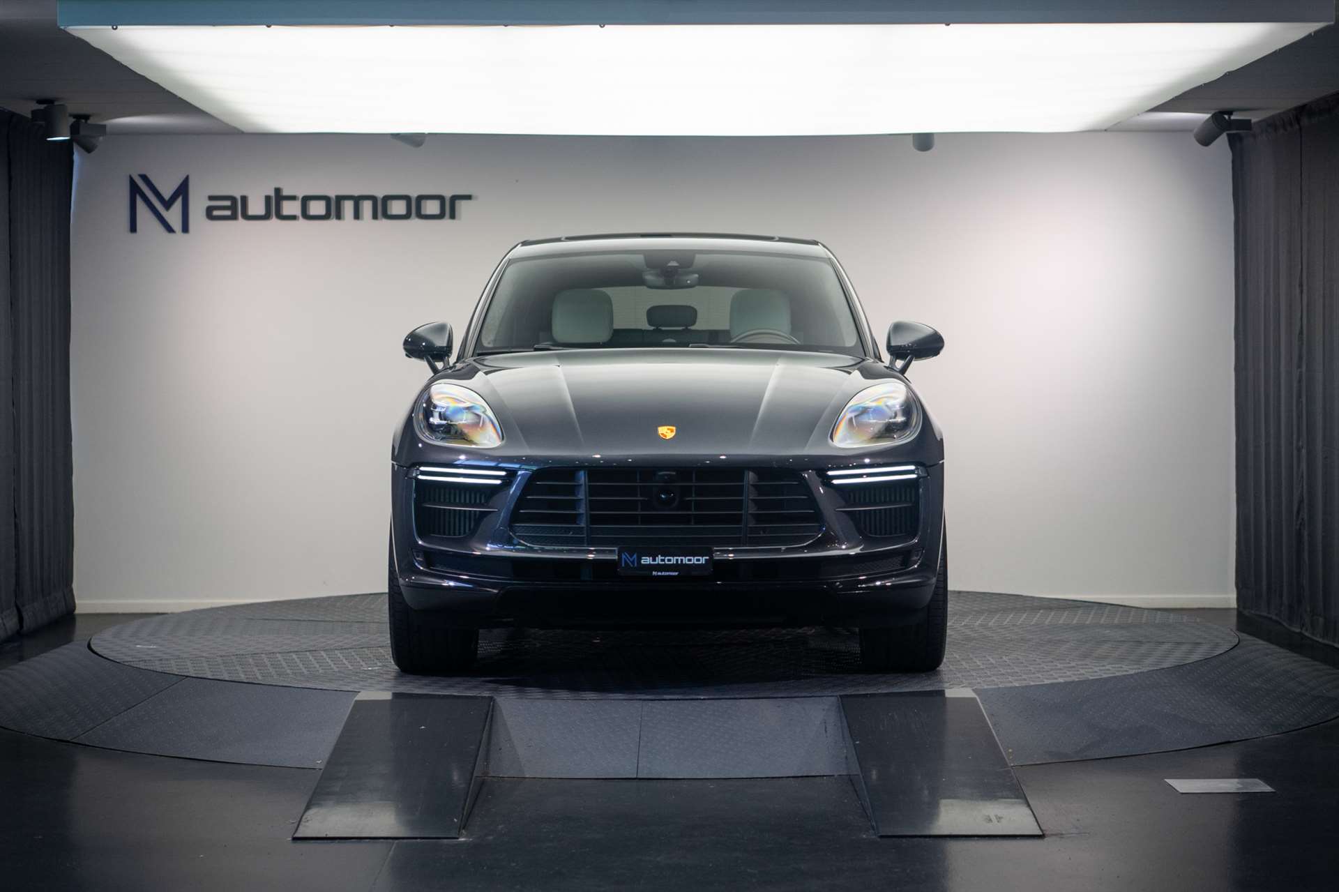 PORSCHE Macan Turbo PDK *CH-Fahrzeug* *Alcantarahimmel* *Panorama* *Chrono*-image-1