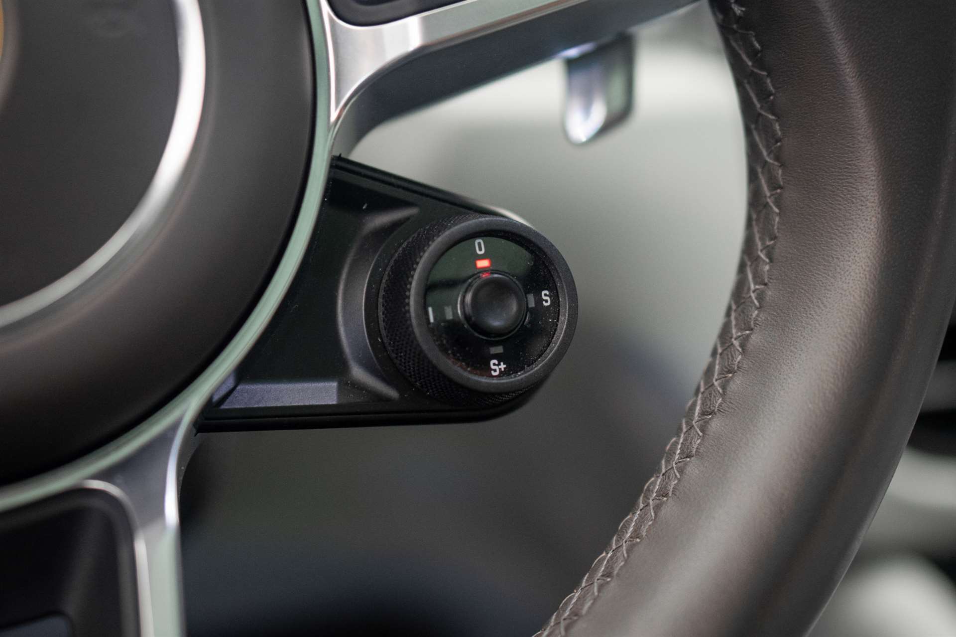 PORSCHE Macan Turbo PDK *CH-Fahrzeug* *Alcantarahimmel* *Panorama* *Chrono*-image-28