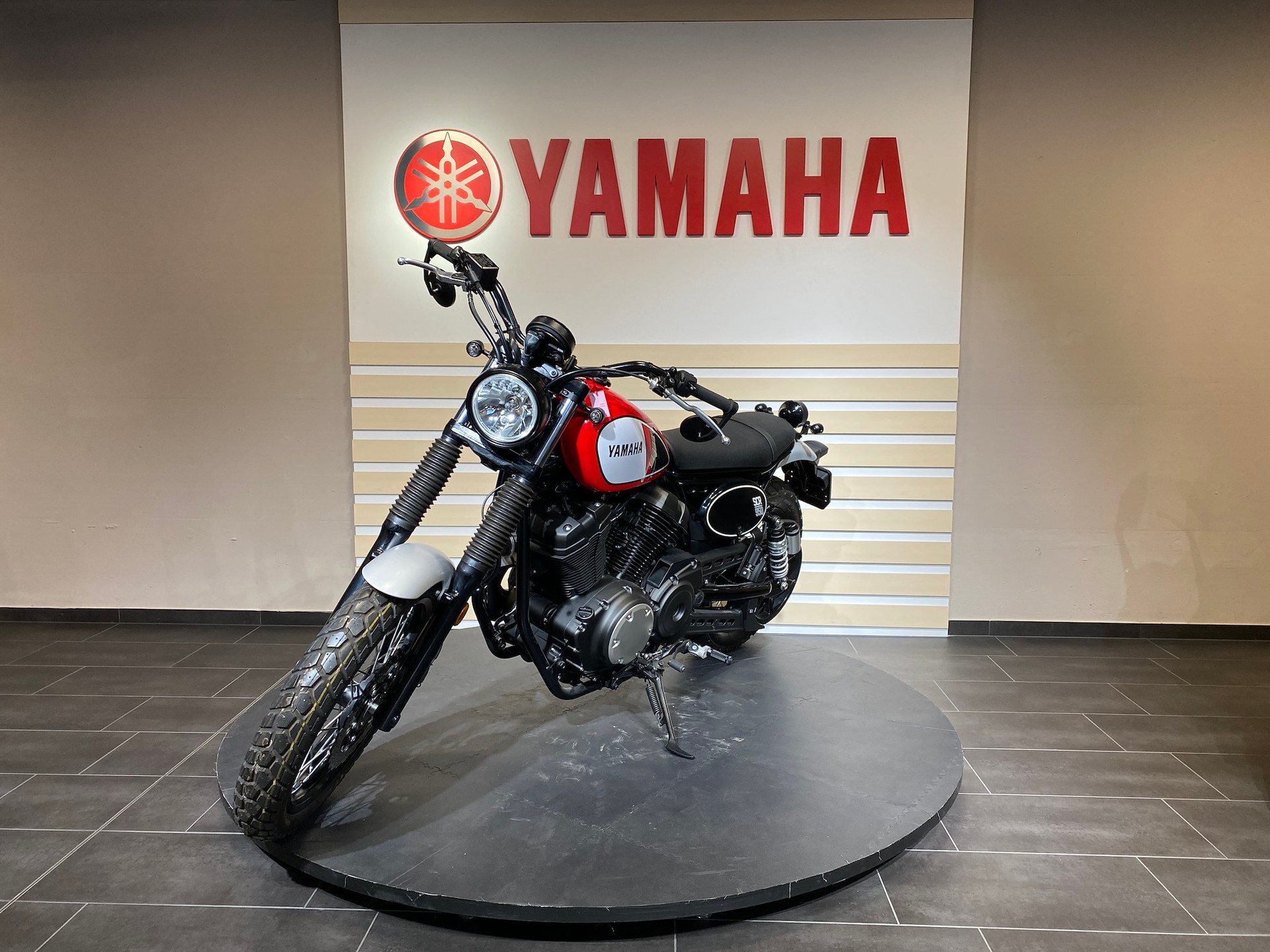 YAMAHA SCR 950 Vintage-showroom-element-2