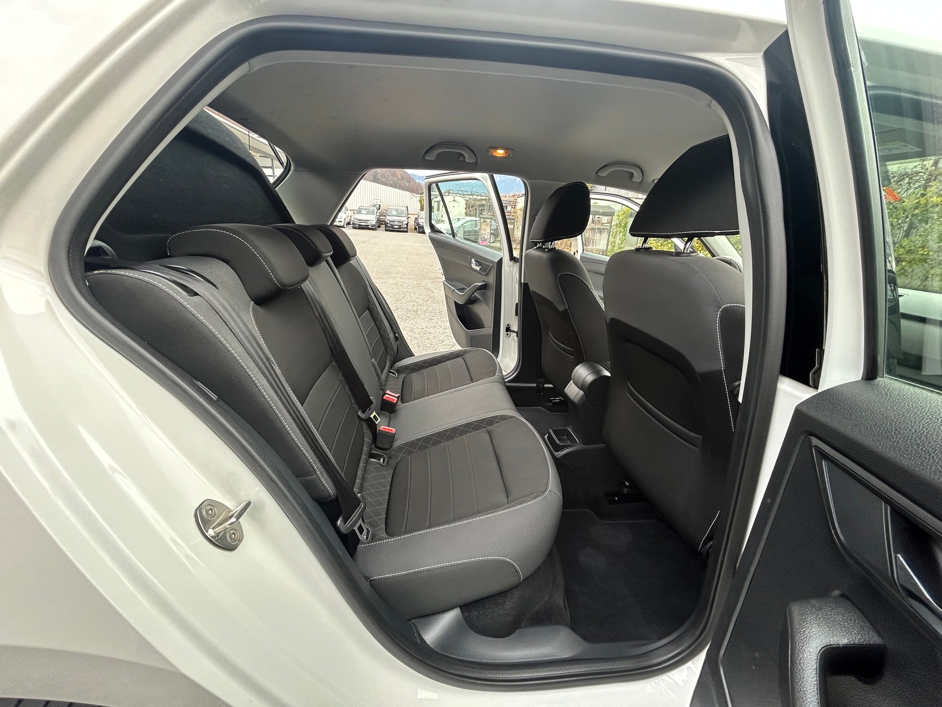 SKODA Fabia 1.0 TSI Ambition DSG-image-12