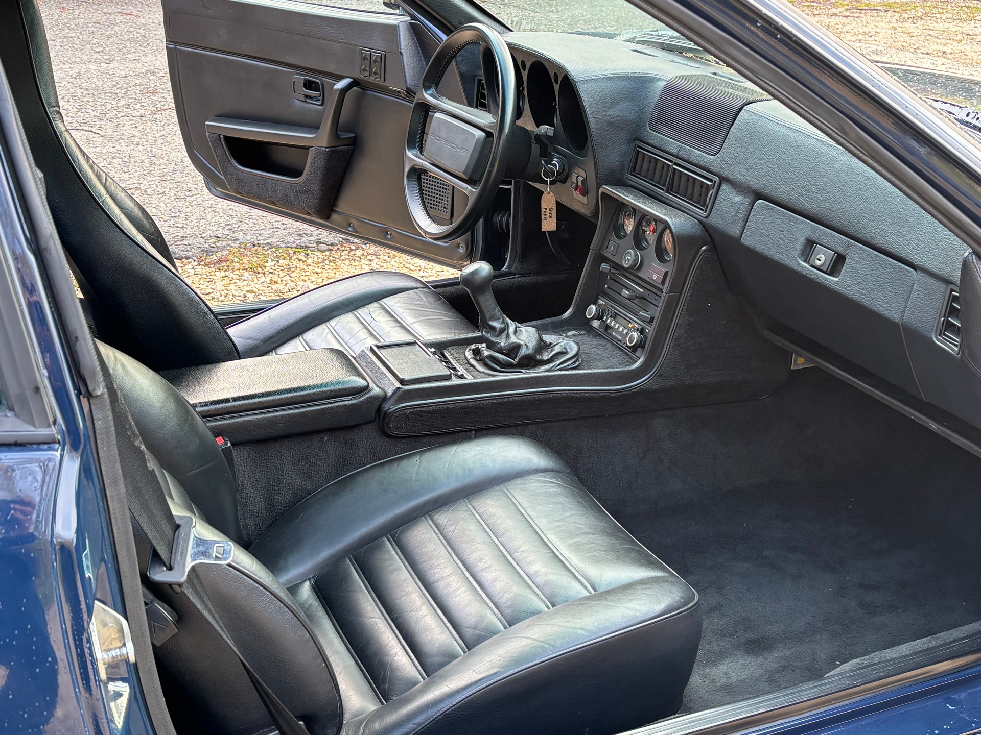 PORSCHE 924 Turbo-image-10