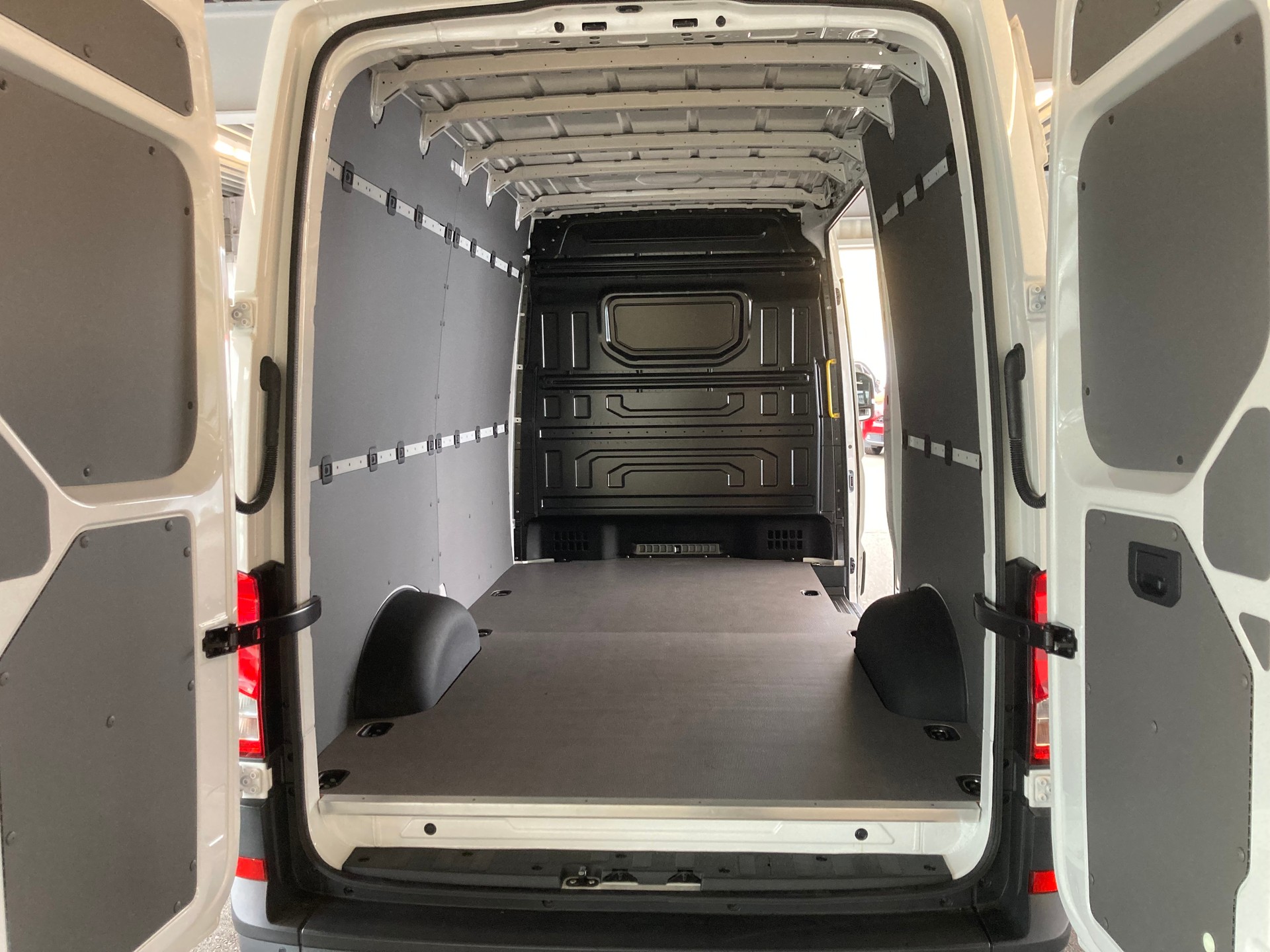 VW Crafter 35 2.0 BiTDI L3 H3 4Motion Automat-image-6
