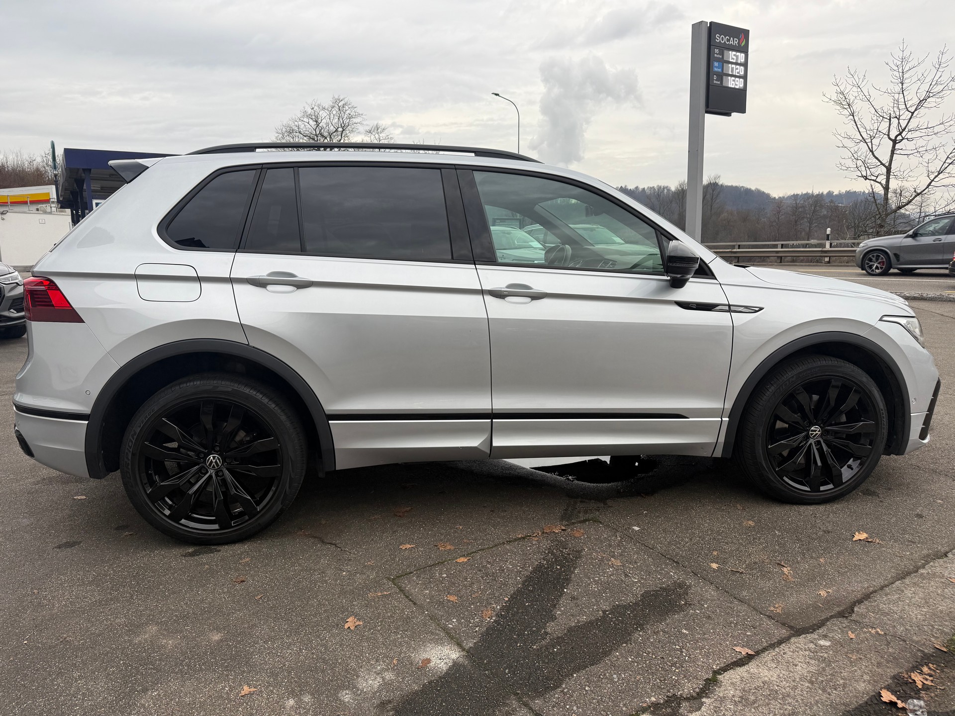VW Tiguan 2.0 TDI SCR R-Line 4Motion DSG-image-3