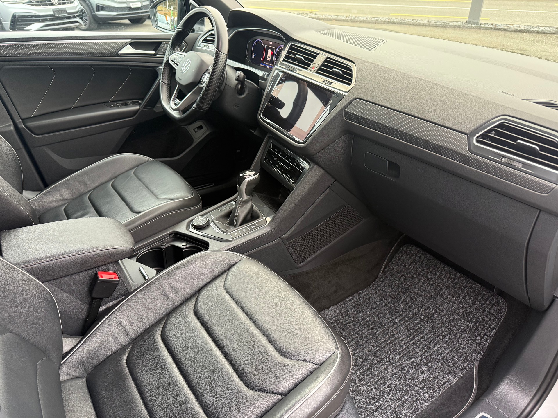VW Tiguan 2.0 TDI SCR R-Line 4Motion DSG-image-13