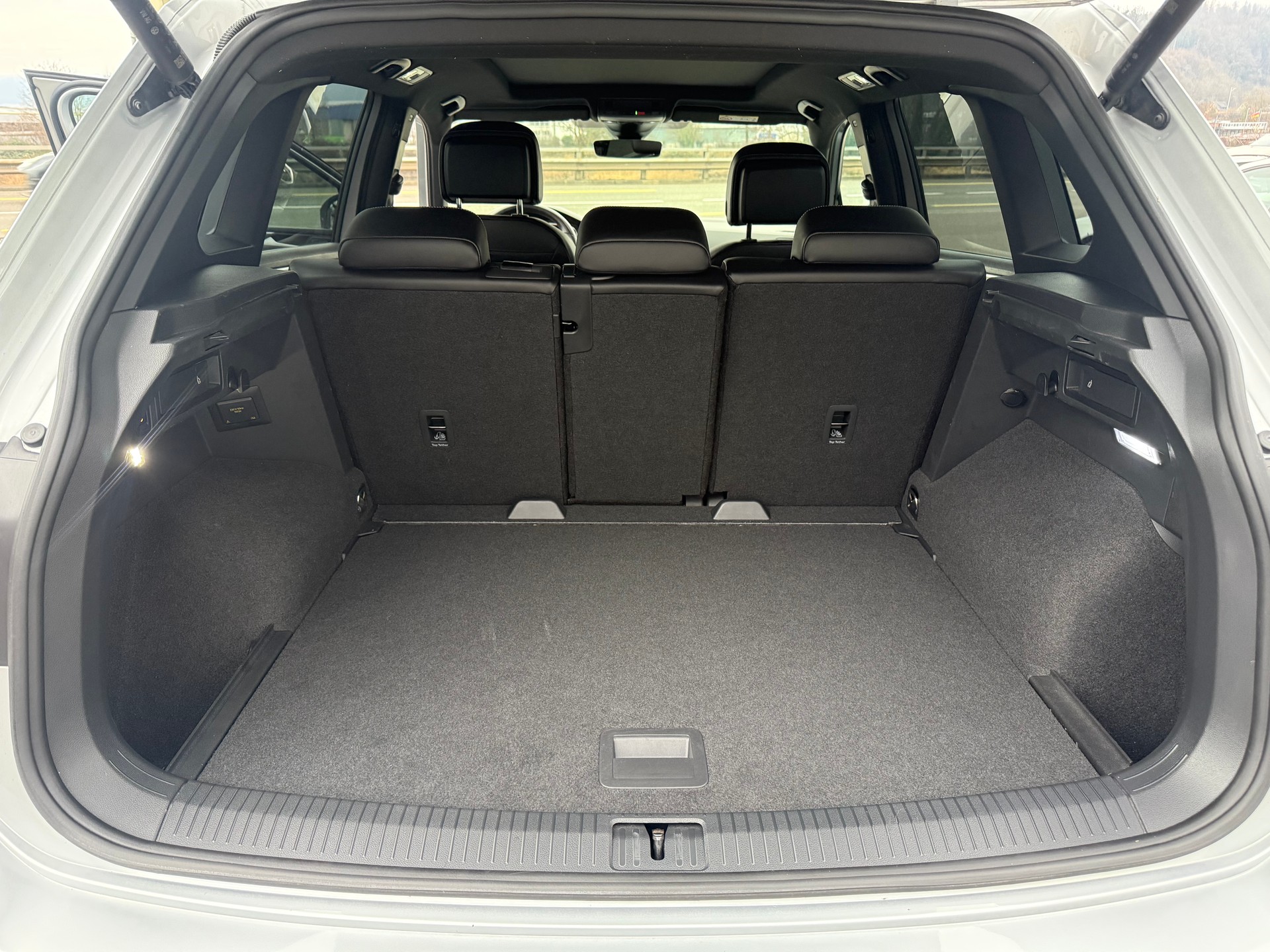 VW Tiguan 2.0 TDI SCR R-Line 4Motion DSG-image-10