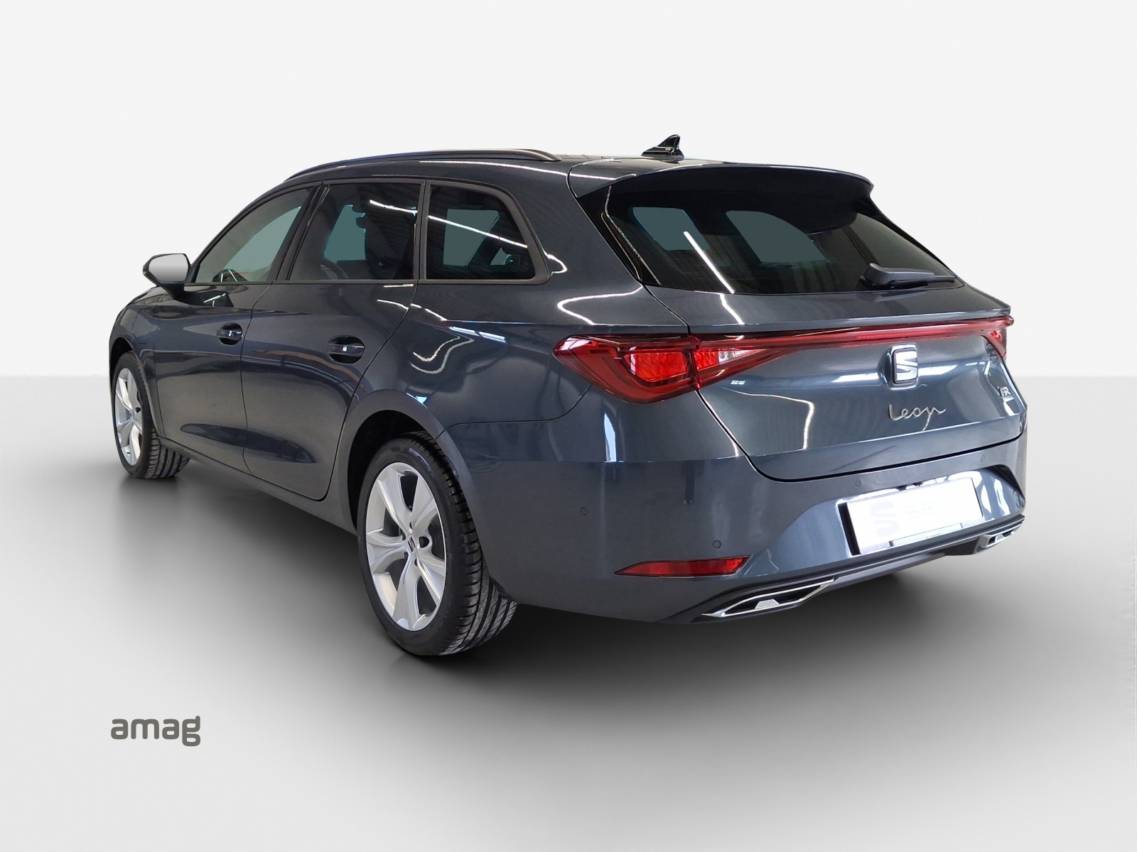 SEAT Leon ST 1.5 eHybrid pHEV DSG FR-image-2