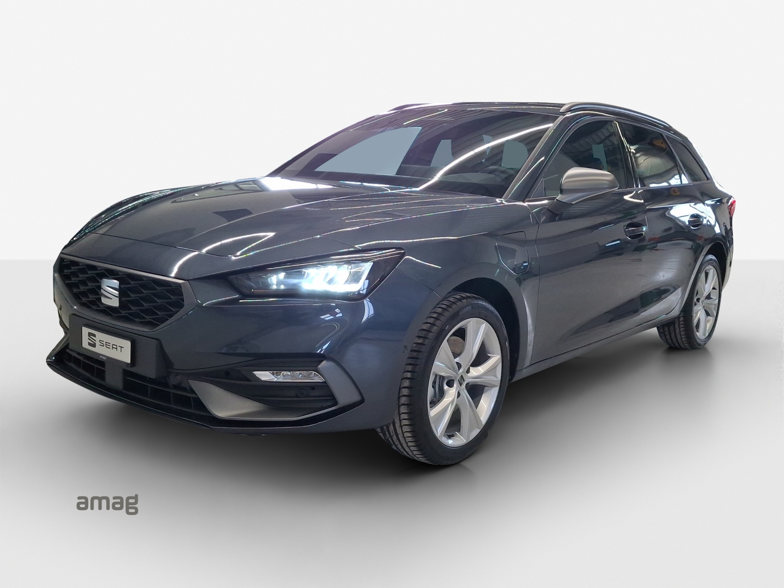 SEAT Leon ST 1.5 eHybrid pHEV DSG FR-image-0