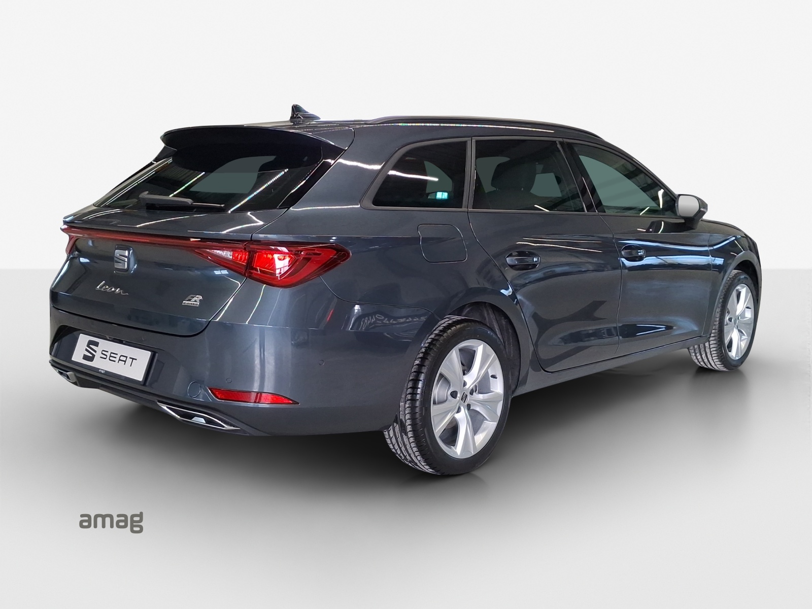 SEAT Leon ST 1.5 eHybrid pHEV DSG FR-image-4