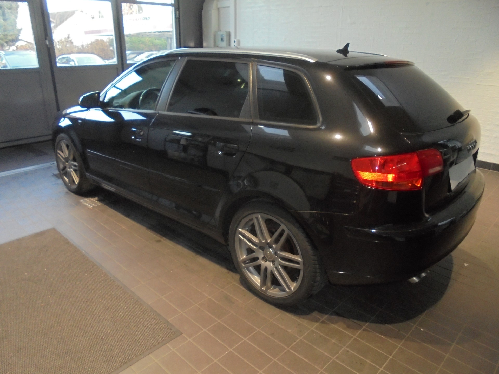 AUDI A3 Sportback 2.0 TDI Ambiente-image-2