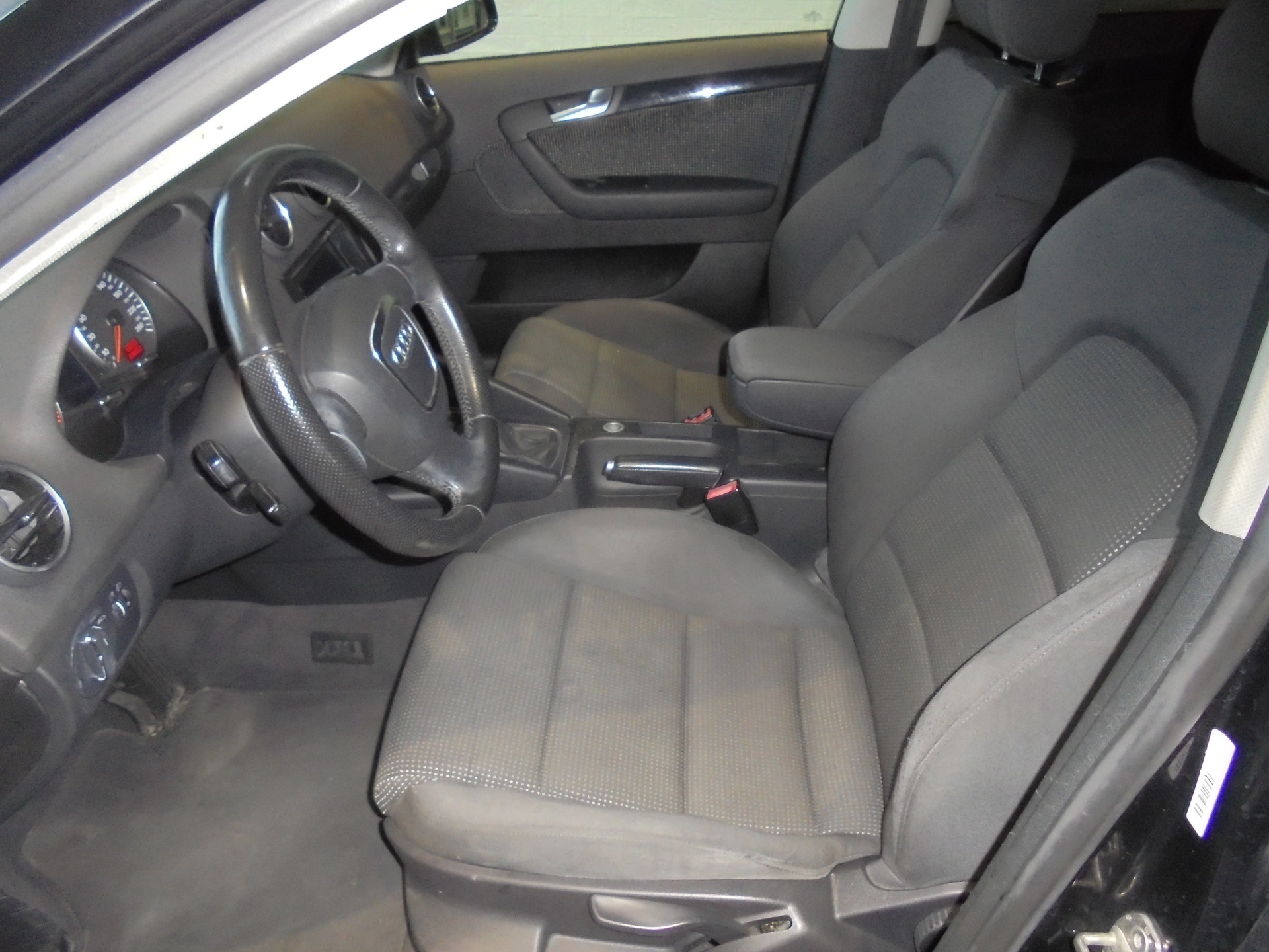 AUDI A3 Sportback 2.0 TDI Ambiente-image-4