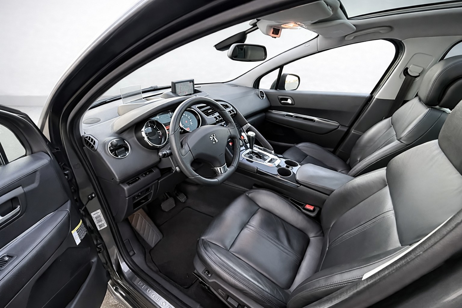 PEUGEOT 3008 1.6 16V T Platinum Tiptronic-image-8