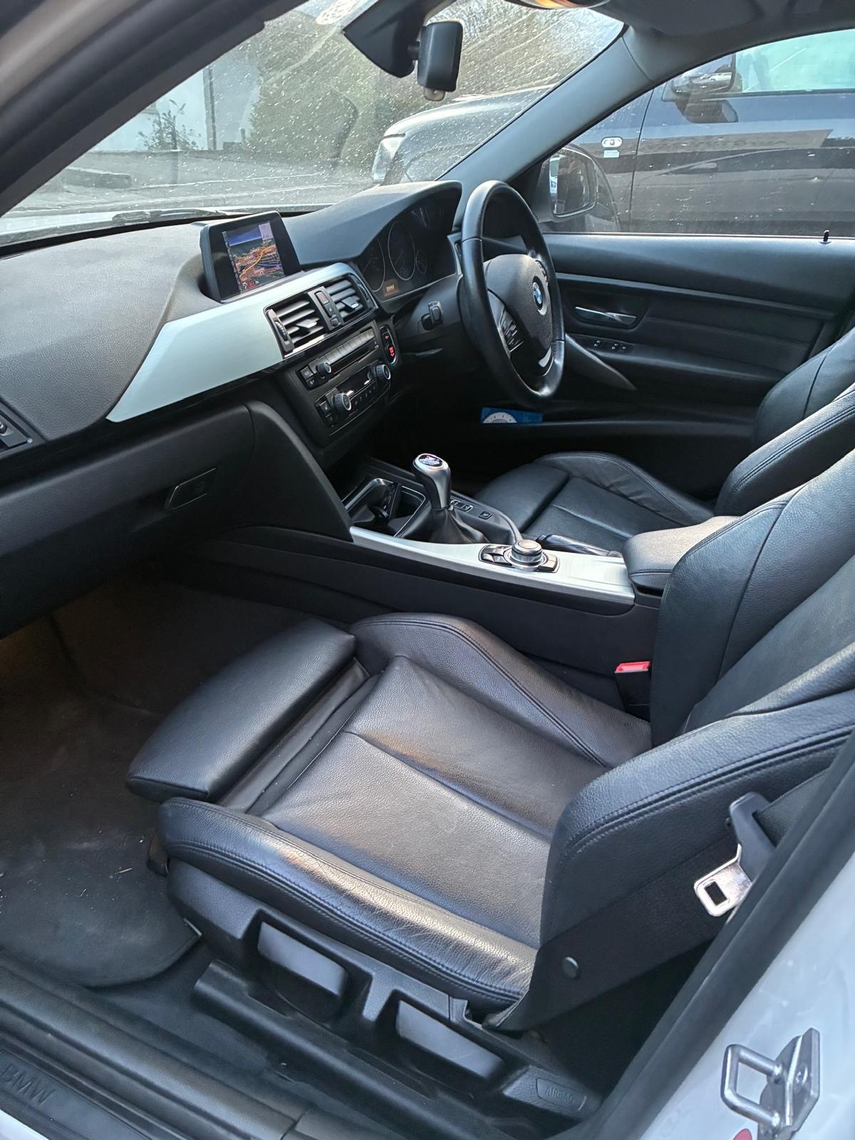 BMW 320i xDrive-image-7
