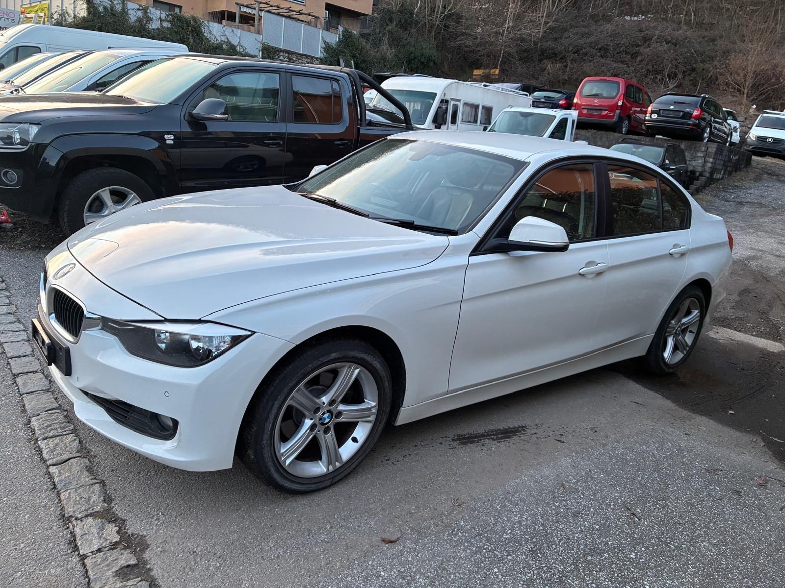 BMW 320i xDrive-image-5