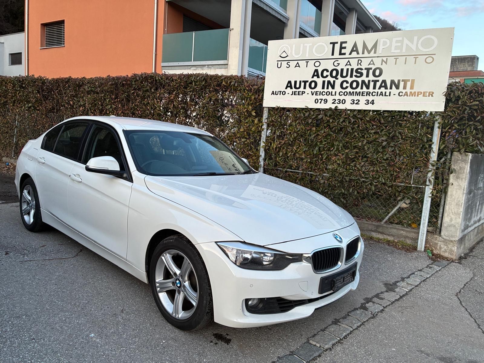 BMW 320i xDrive-image-0