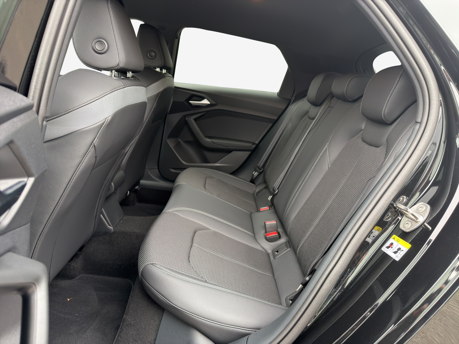 AUDI A1 Sportback 35 TFSI S Line S-tronic-image-11