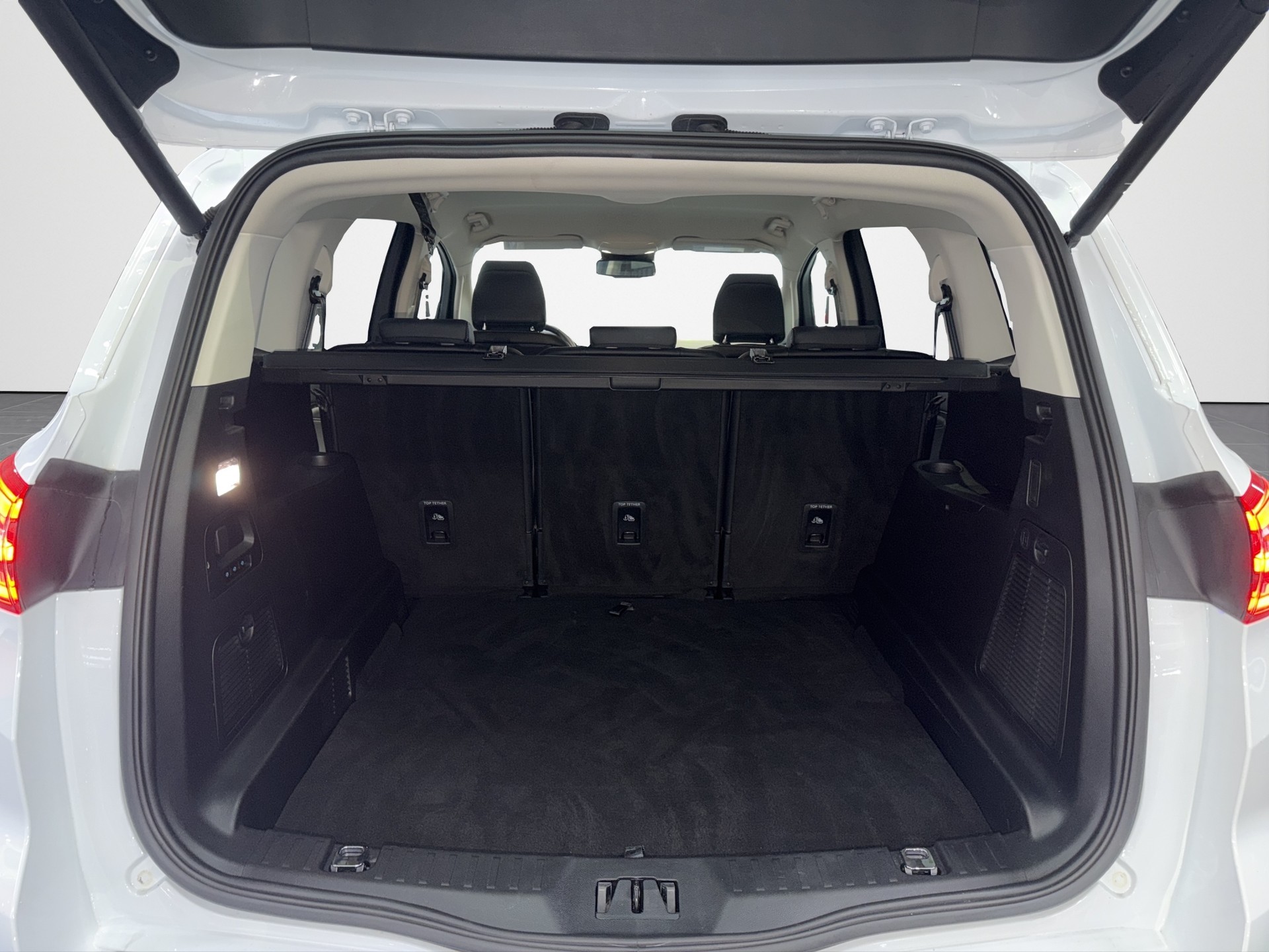 FORD S-Max 2.5 FHEV Titanium 5Pl-image-14