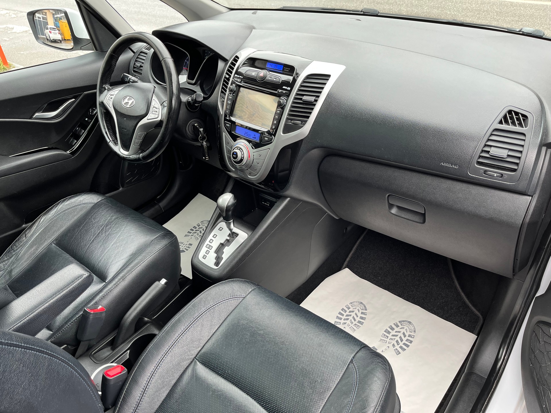 HYUNDAI iX20 1.6 Premium Automatic-image-14