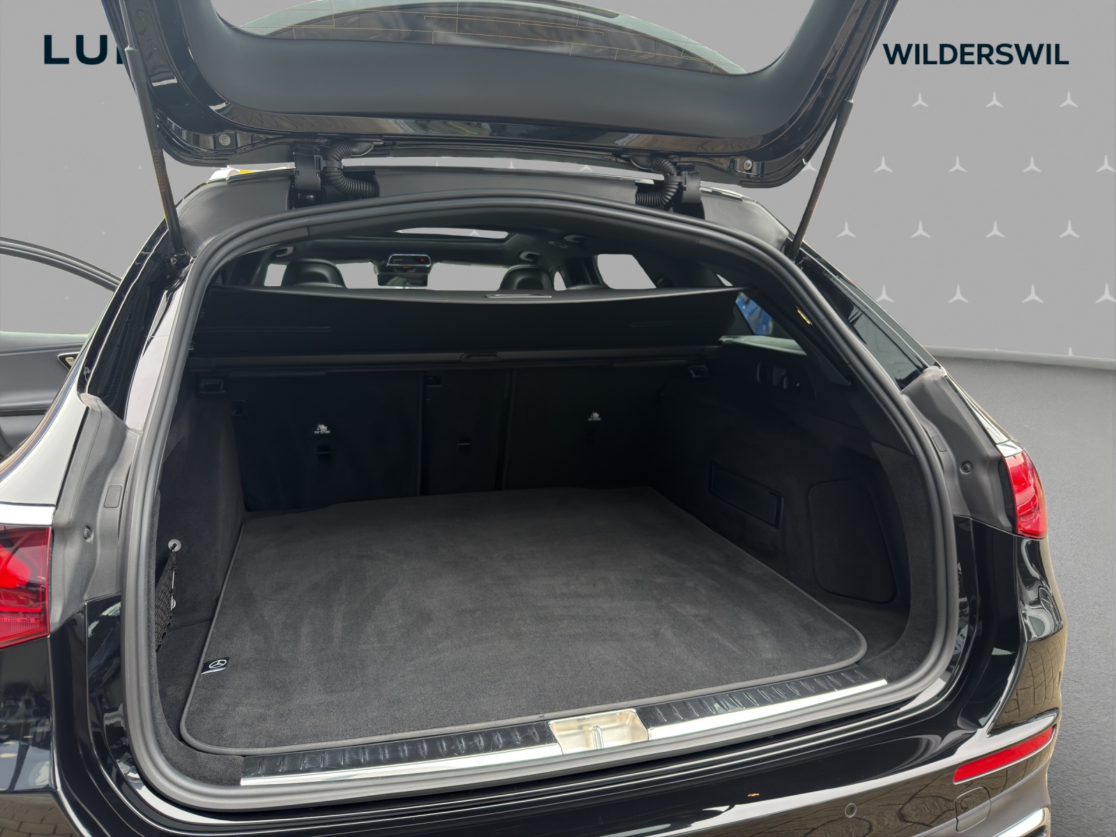 MERCEDES-BENZ E 200 T 4Matic 9G-Tronic-image-12